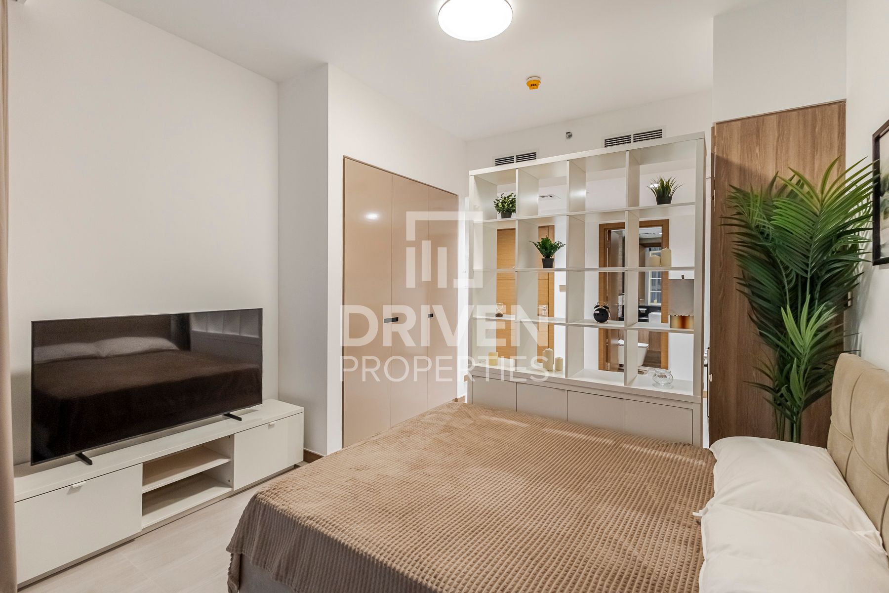 Fully Furnished Brand New Unit Vacant