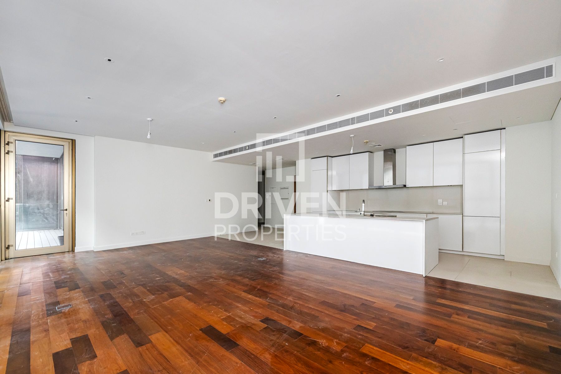 Huge and Stunning Layout Ready to Move In