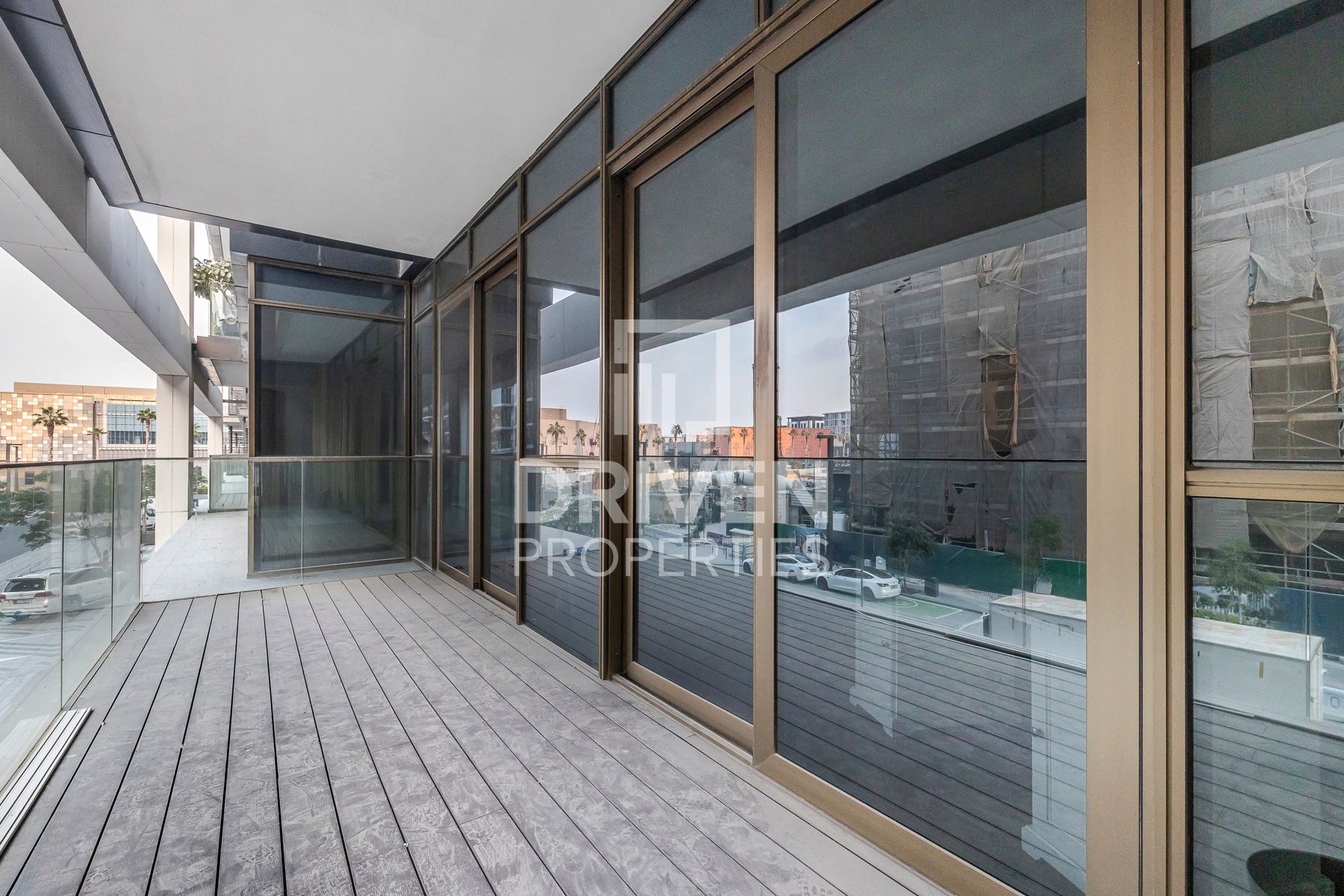 Huge and Stunning Layout Ready to Move In