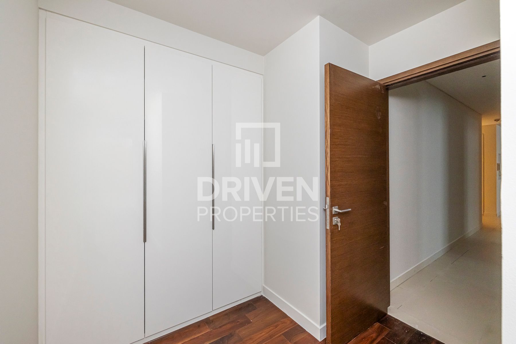 Huge and Stunning Layout Ready to Move In