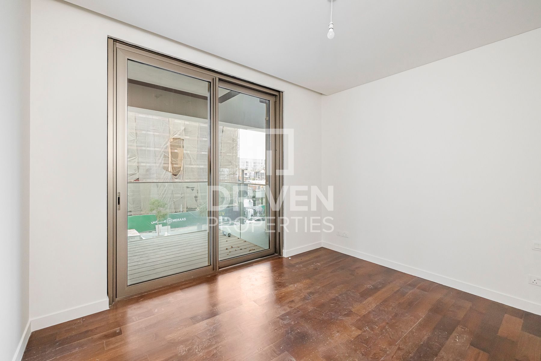 Huge and Stunning Layout Ready to Move In