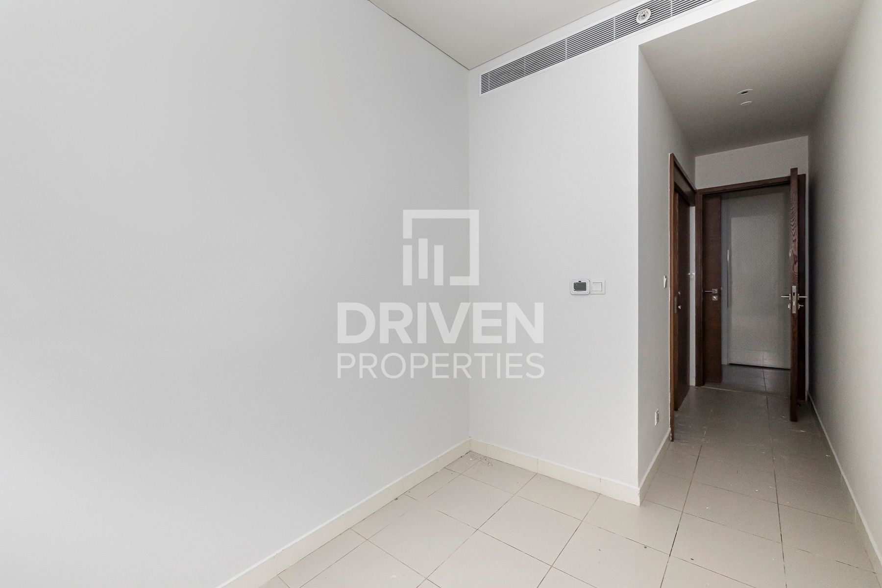 Huge and Stunning Layout Ready to Move In