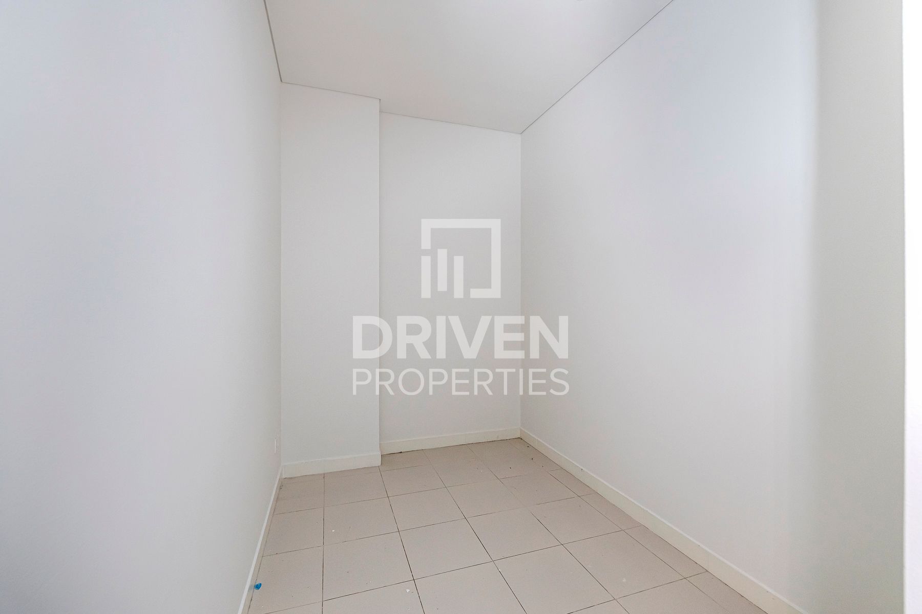 Huge and Stunning Layout Ready to Move In