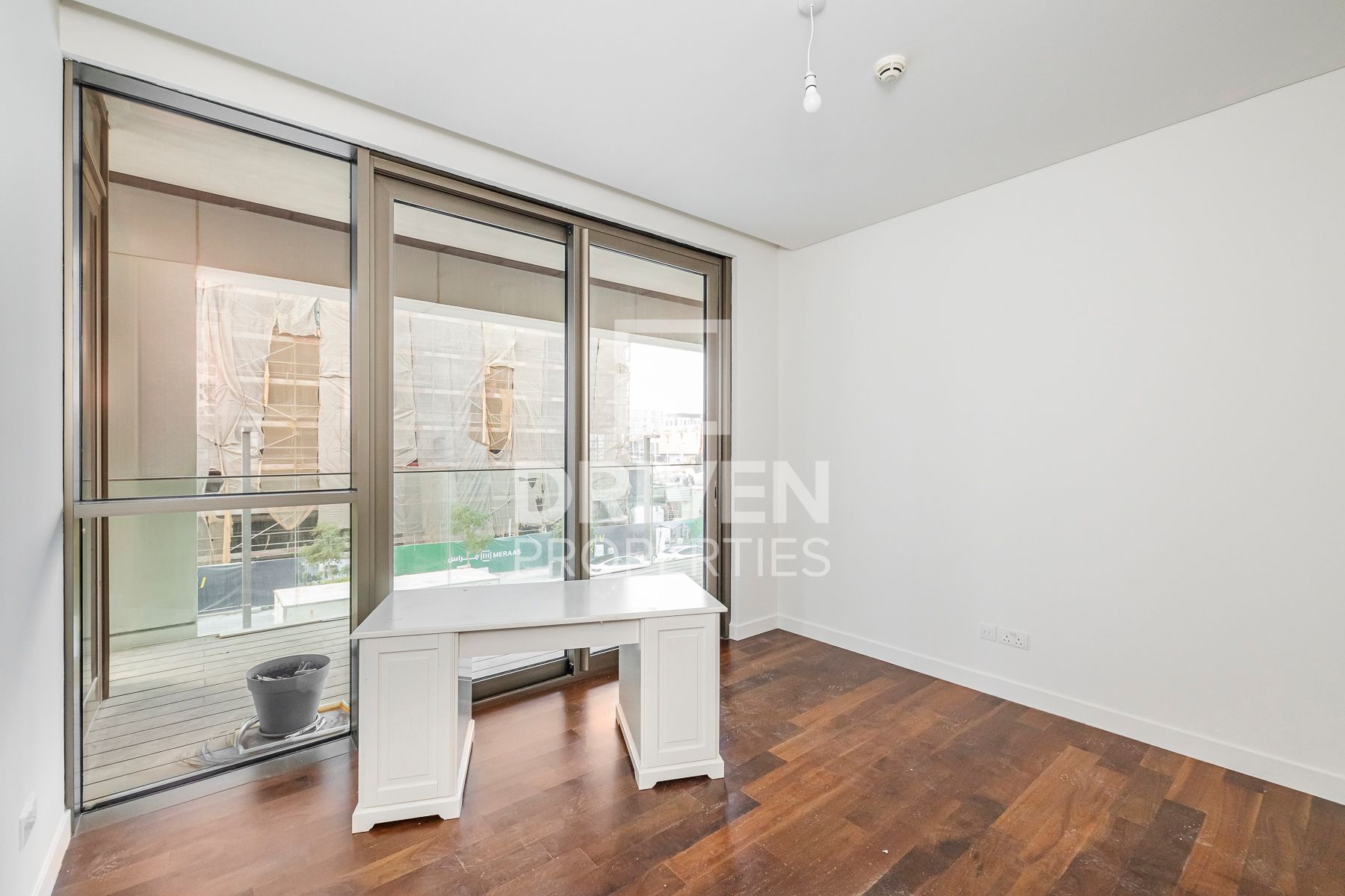 Huge and Stunning Layout Ready to Move In