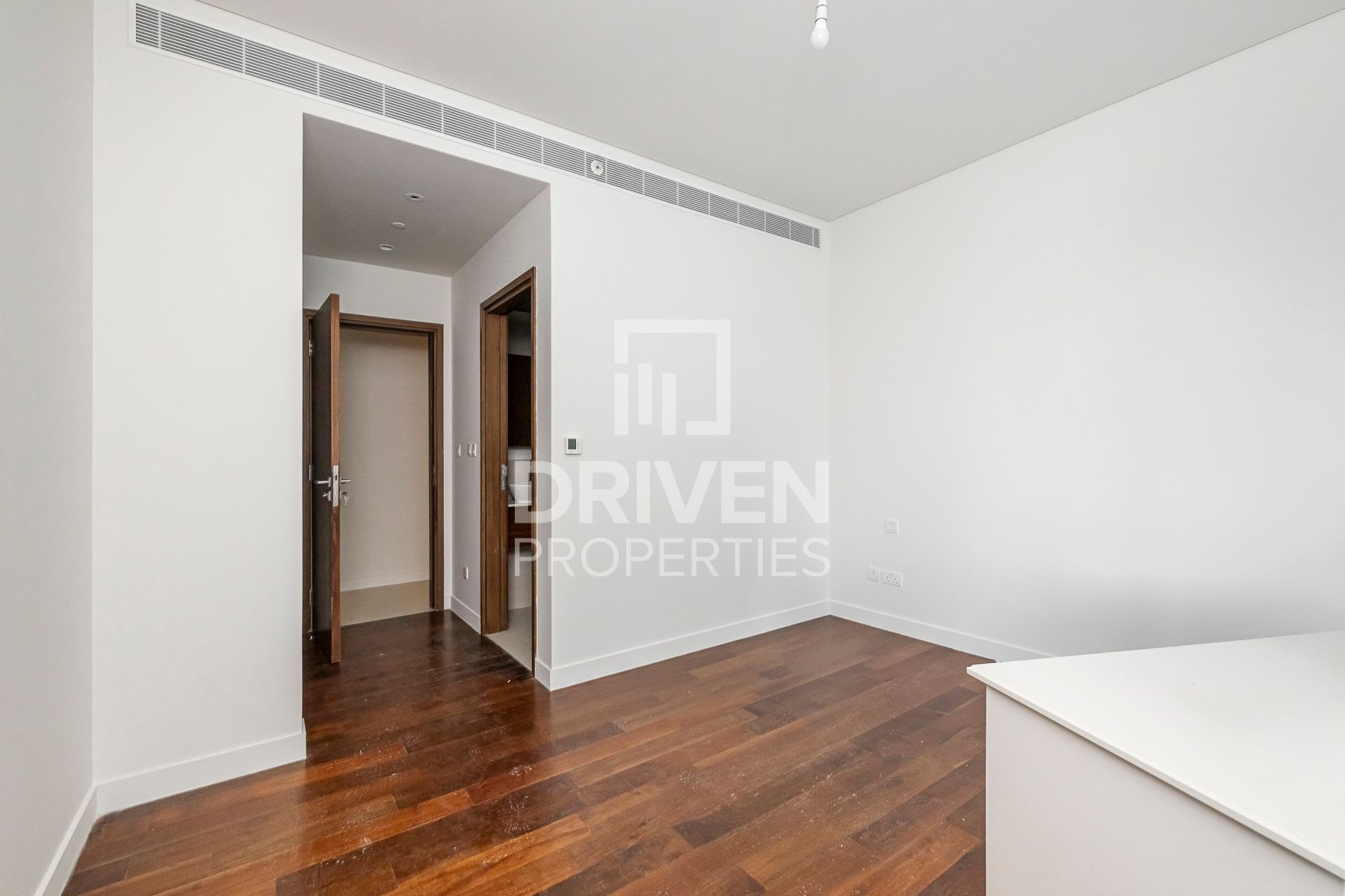 Huge and Stunning Layout Ready to Move In