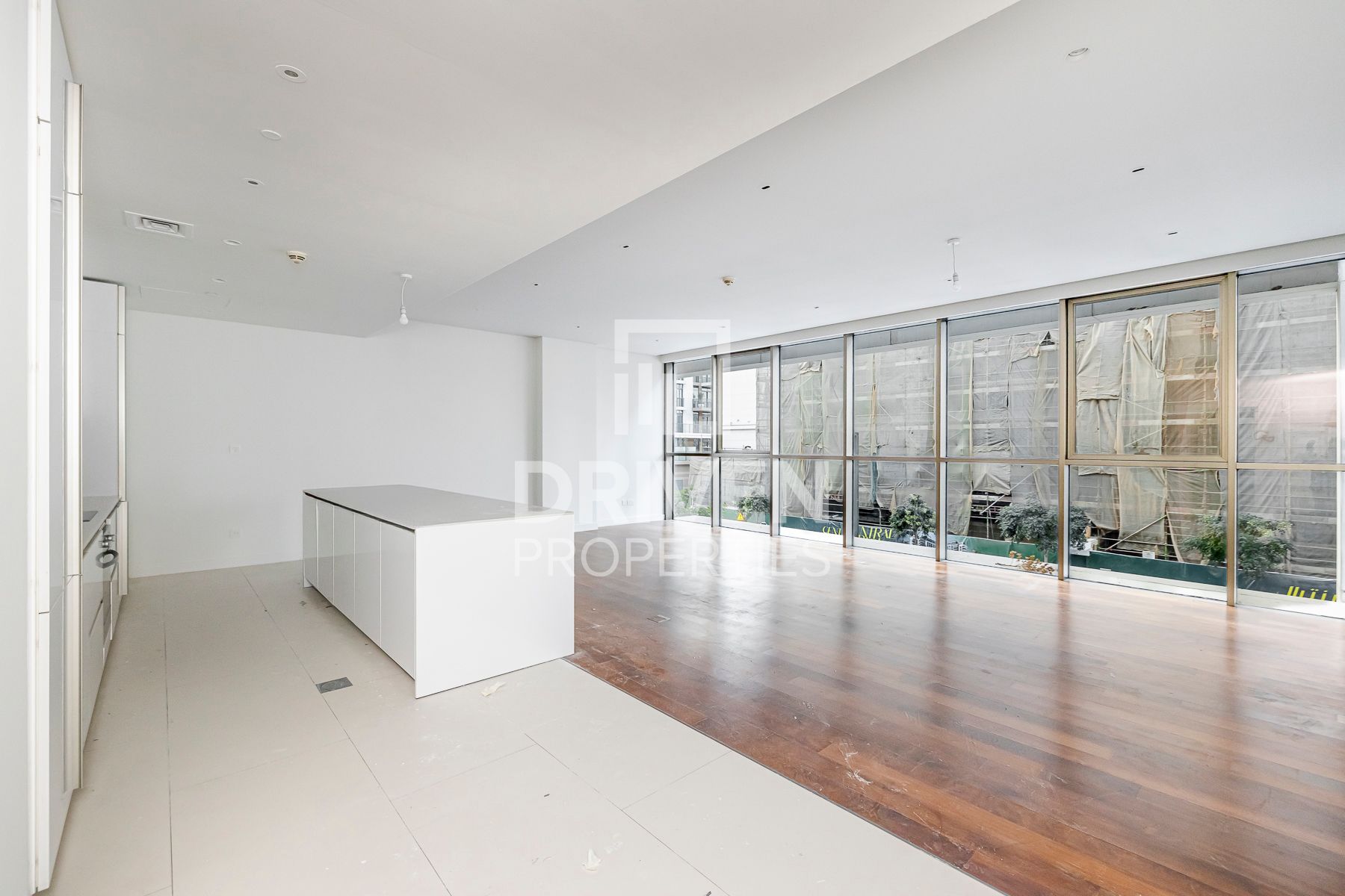 Huge and Stunning Layout Ready to Move In