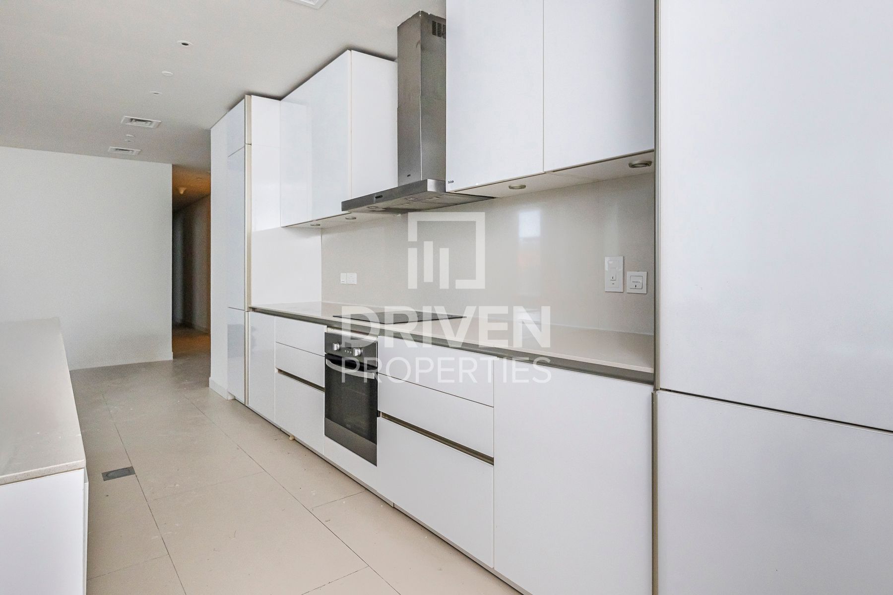 Huge and Stunning Layout Ready to Move In