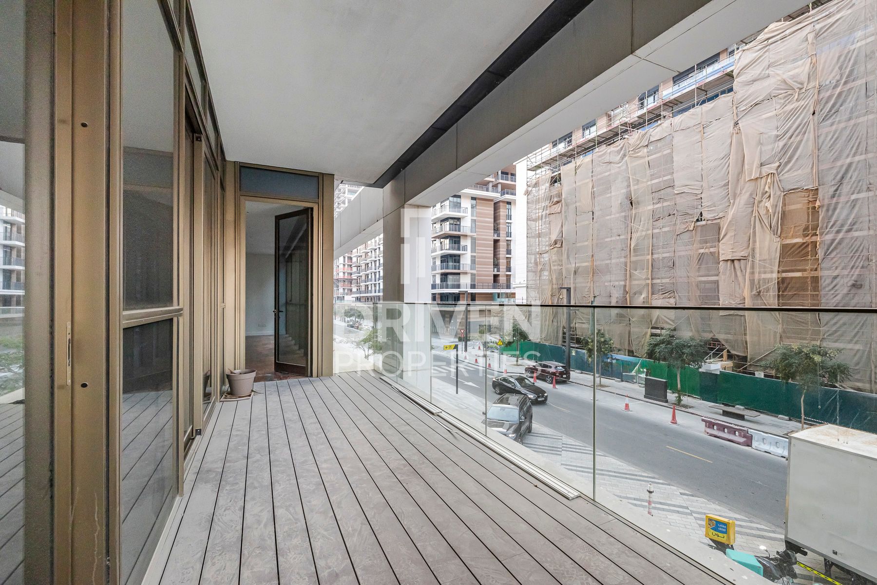 Huge and Stunning Layout Ready to Move In