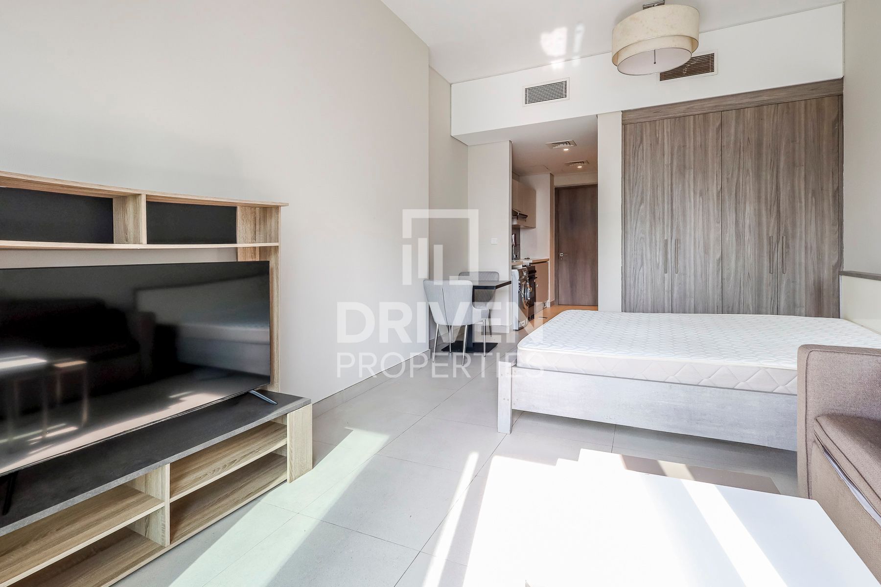 Modern Layout Bright Studio Furnished