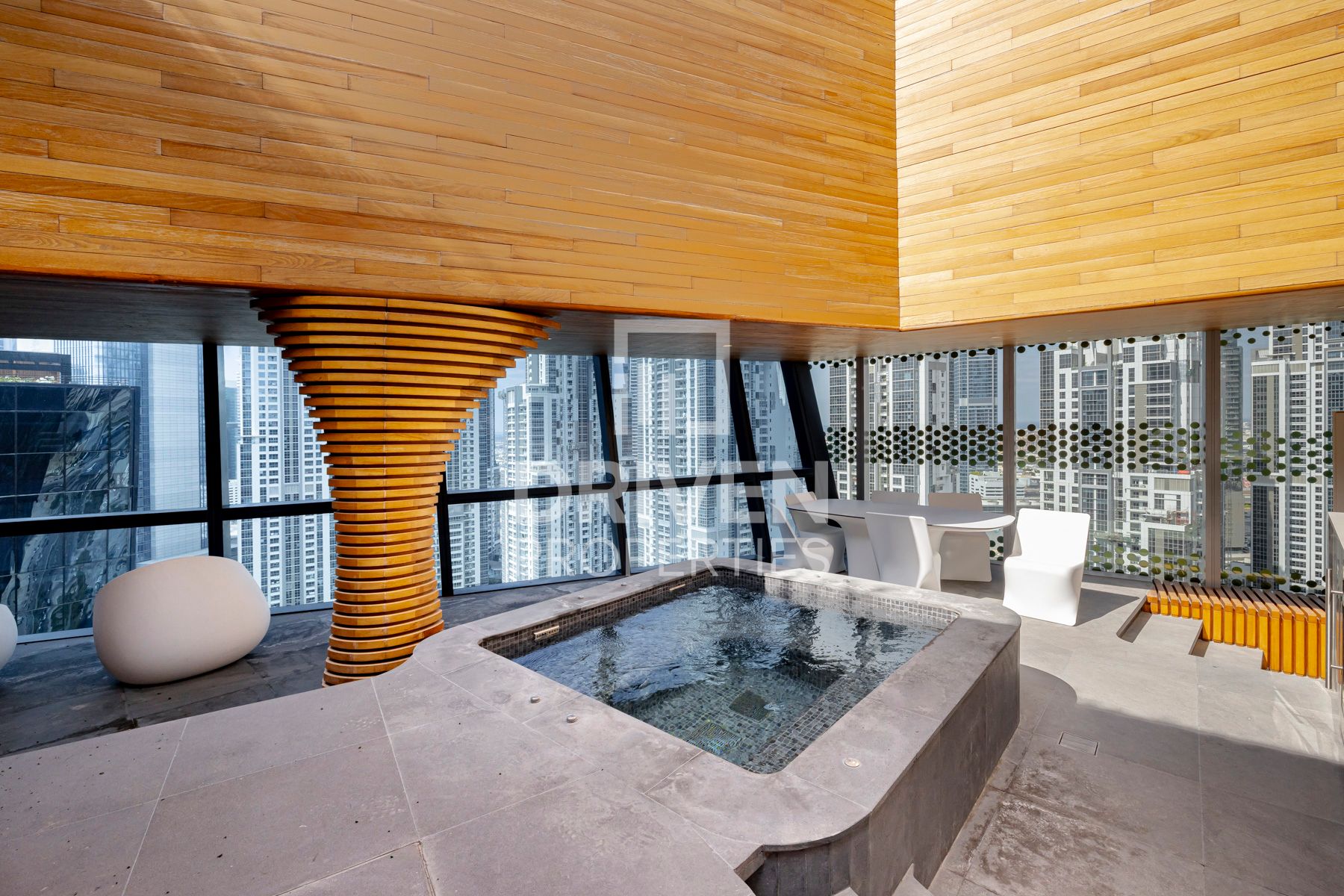 Spacious and Fully Upgraded Prime Location