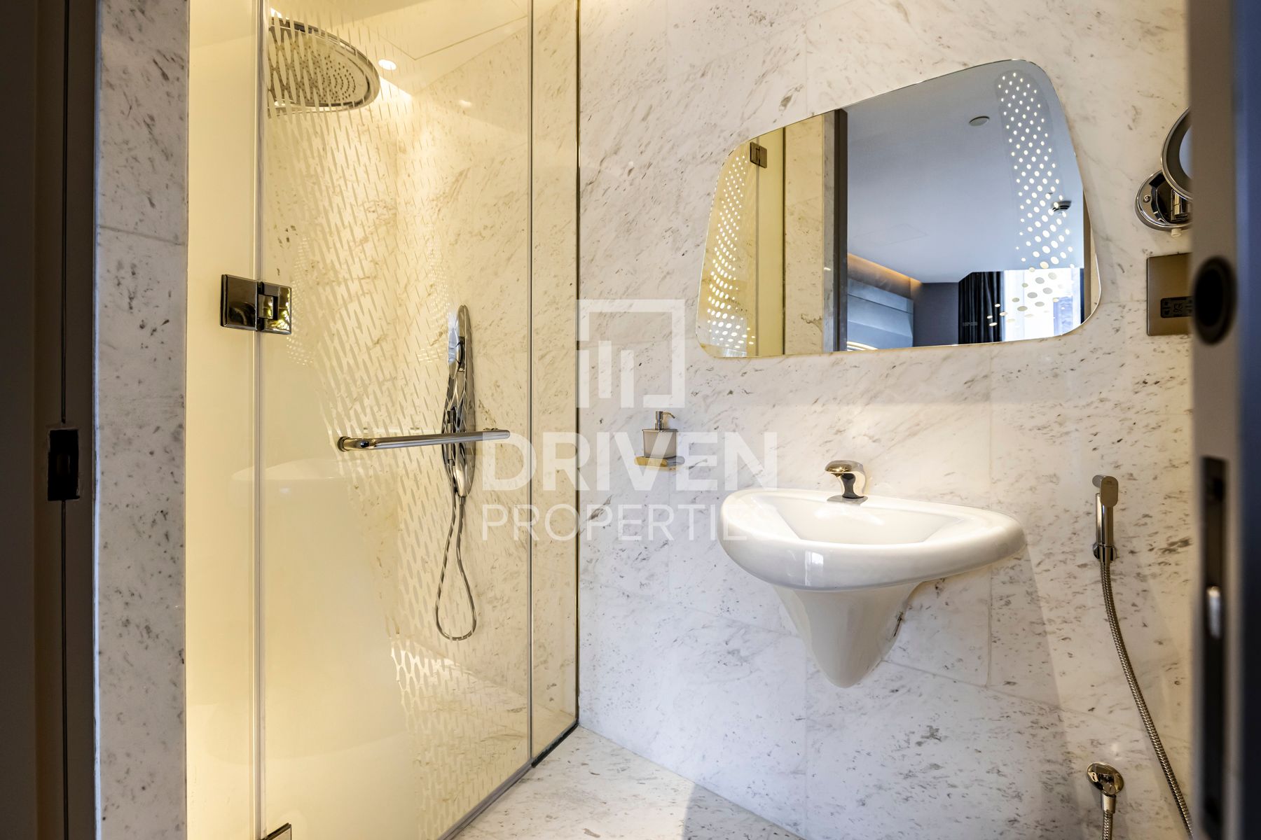 Spacious and Fully Upgraded Prime Location