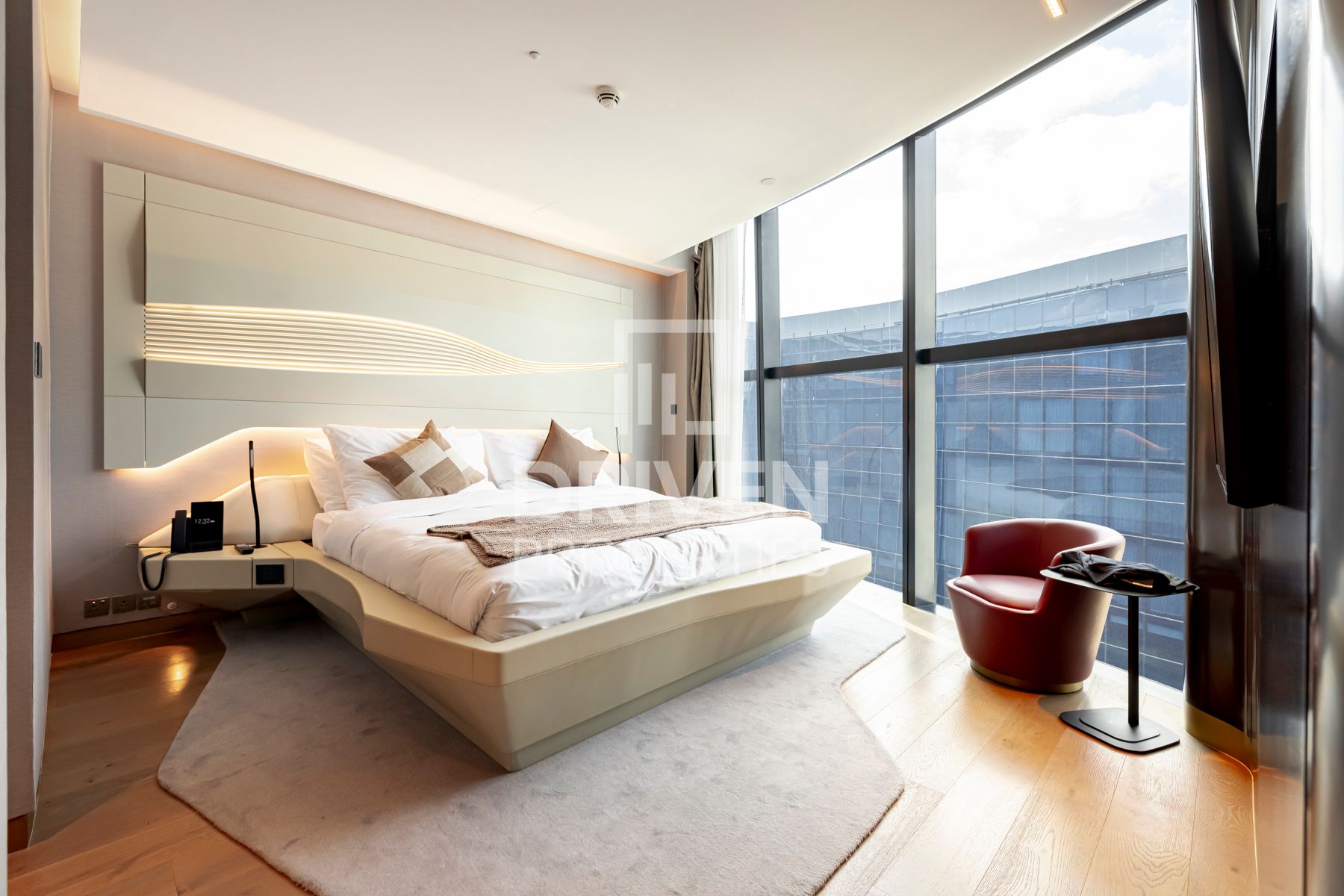 Spacious and Fully Upgraded Prime Location