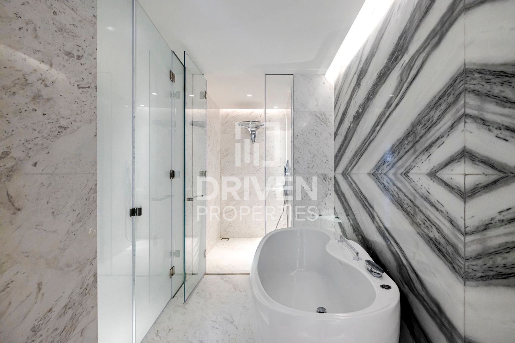 Spacious and Fully Upgraded Prime Location