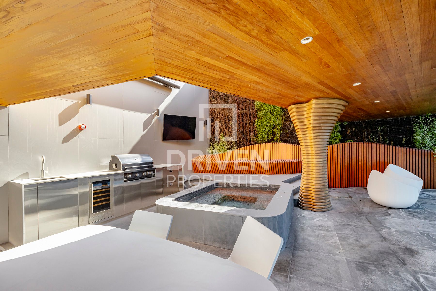 Spacious and Fully Upgraded Prime Location