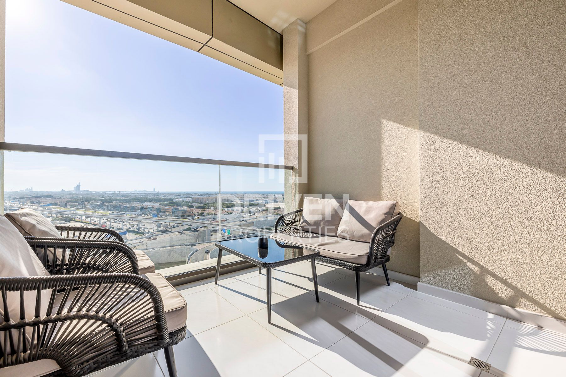 Vacant and Stunning Apartment Fully Furnished