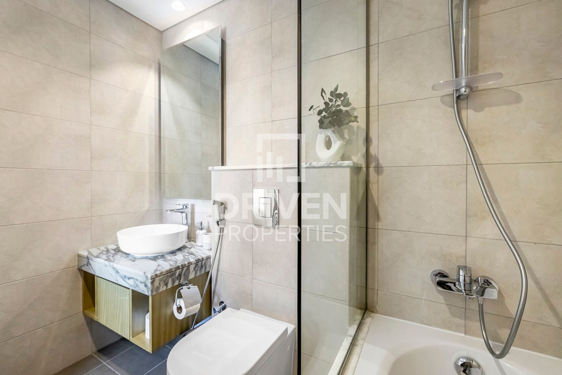 Vacant and Stunning Apartment Fully Furnished