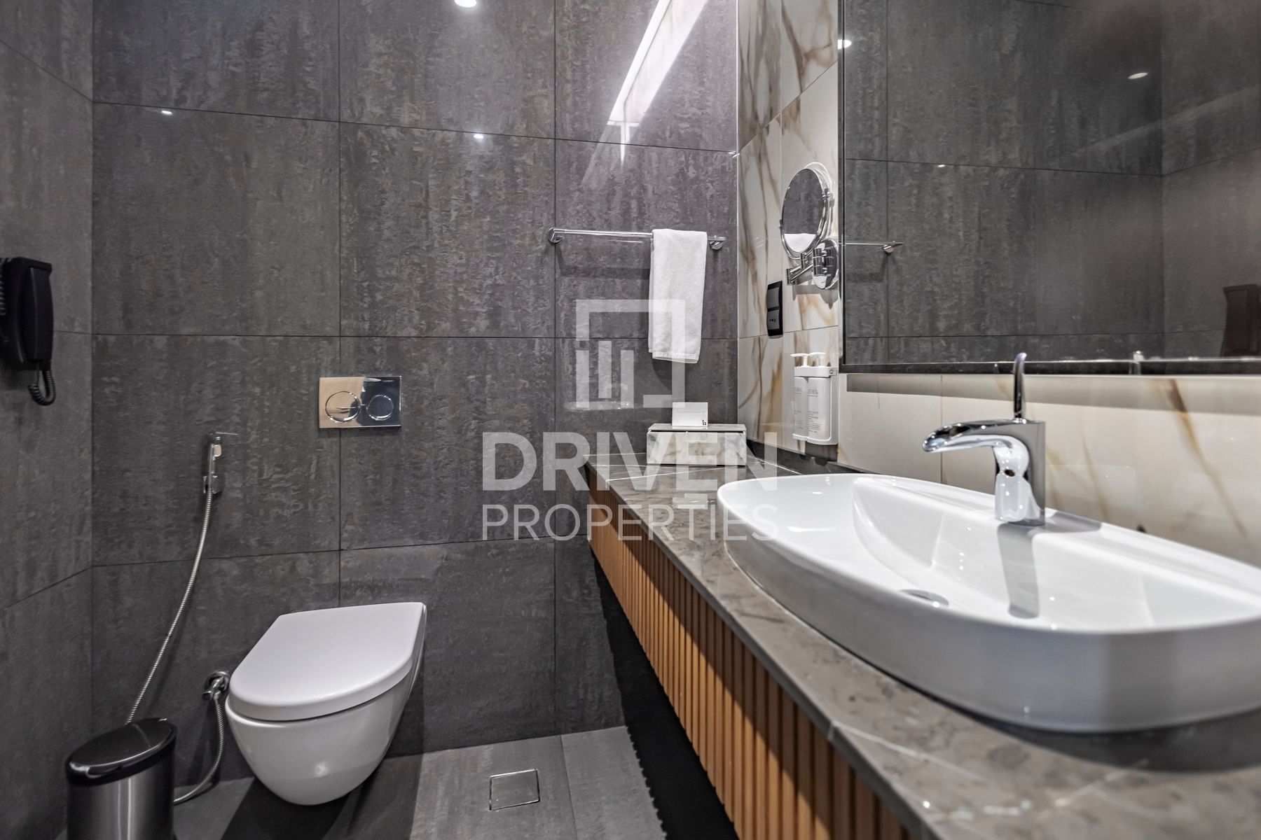 Investors Deal High ROI Prime Location