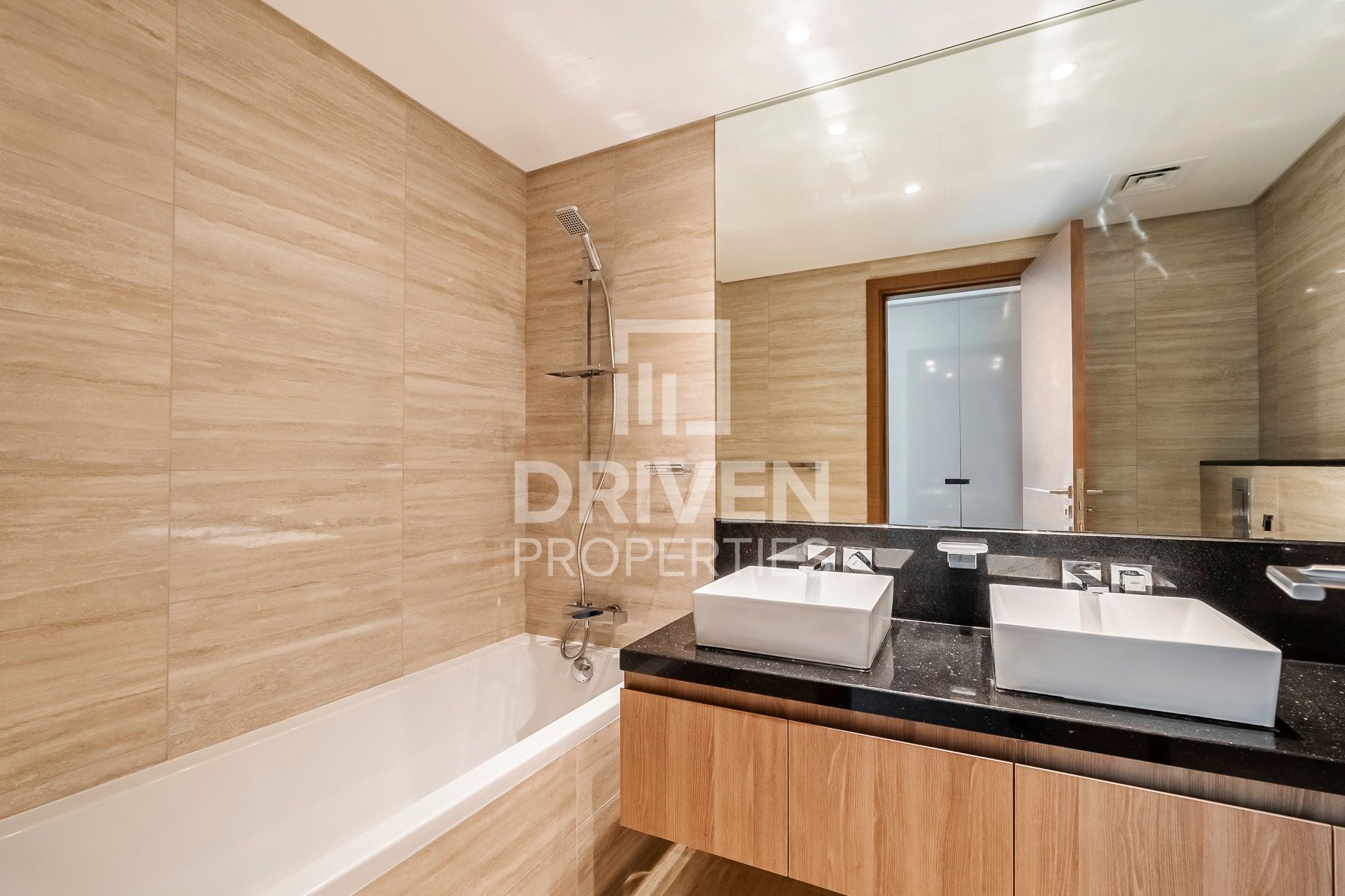 Canal View High Floor Brand New Unit