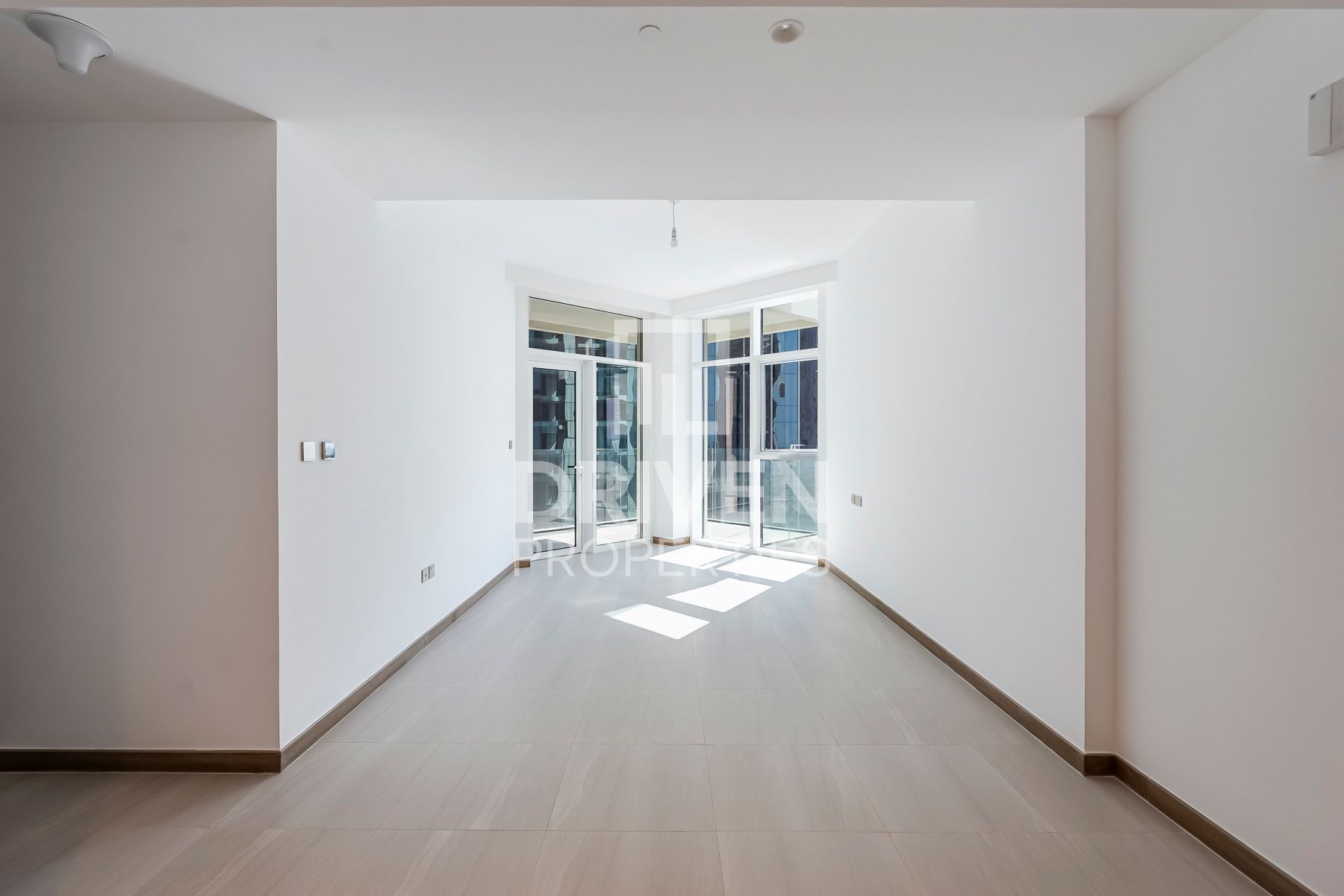 Canal View High Floor Brand New Unit