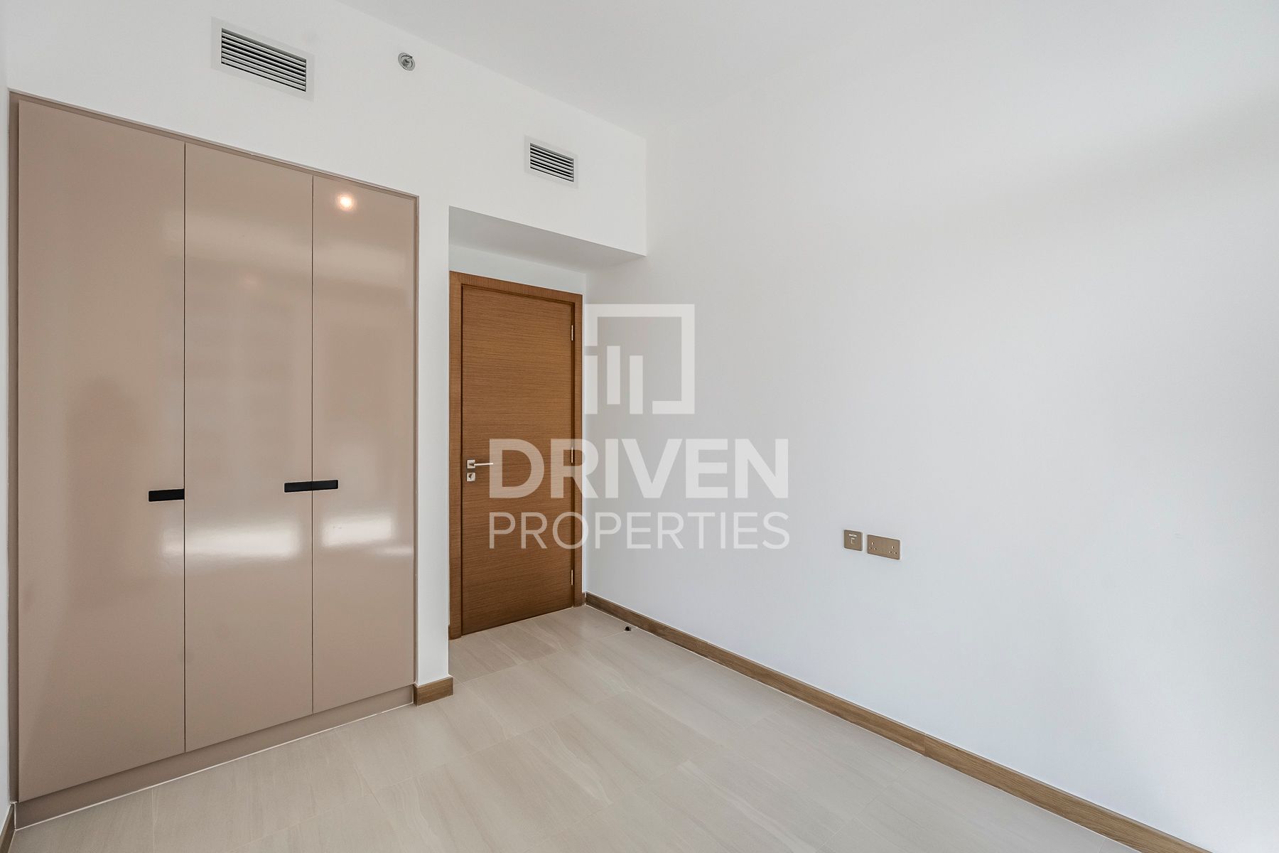 Canal View High Floor Brand New Unit