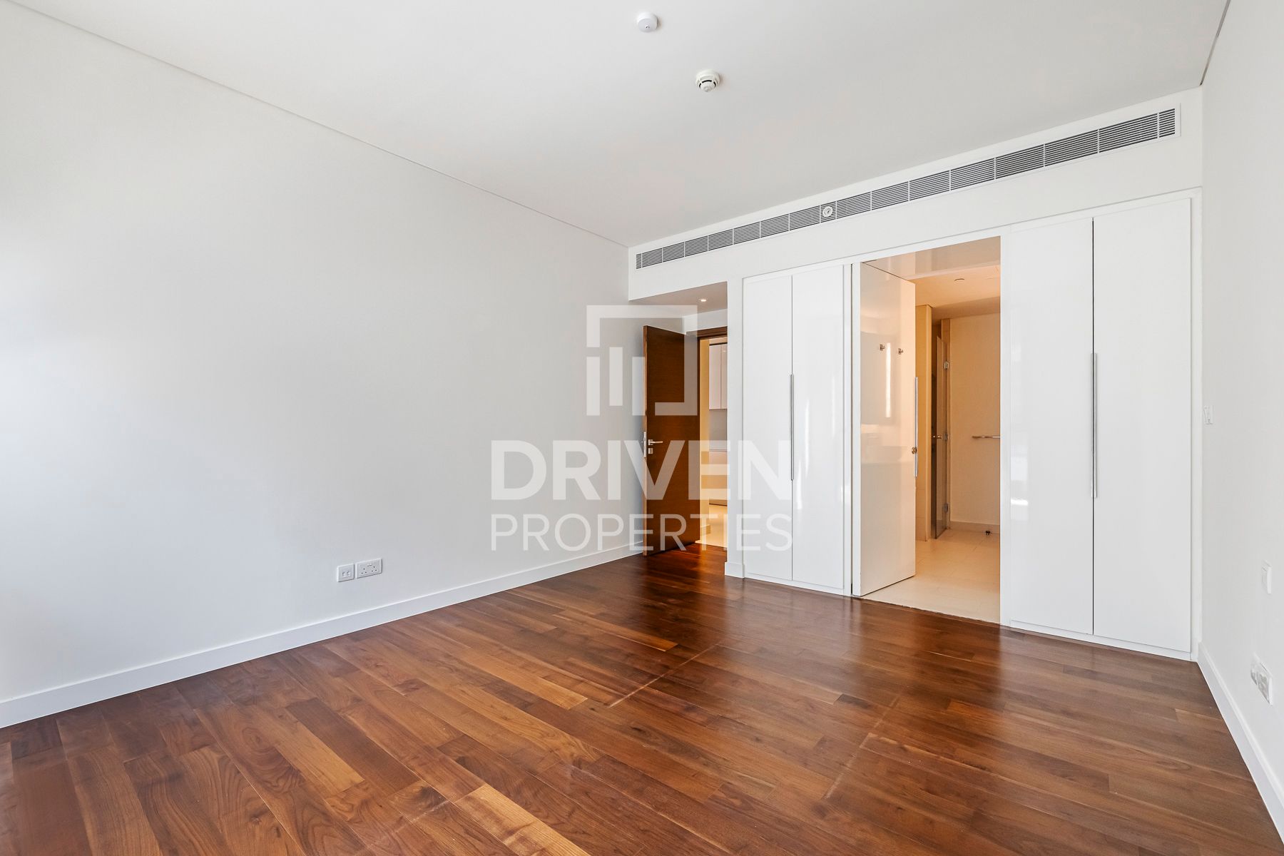 Stunning Layout with Pool View Vacant Apartment