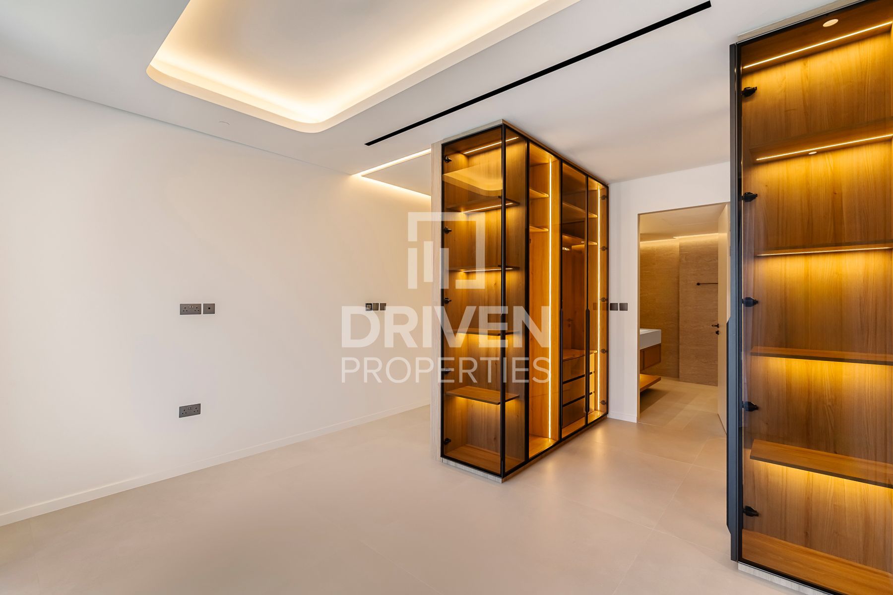 Fully Upgraded and Spacious Vacant Apartment