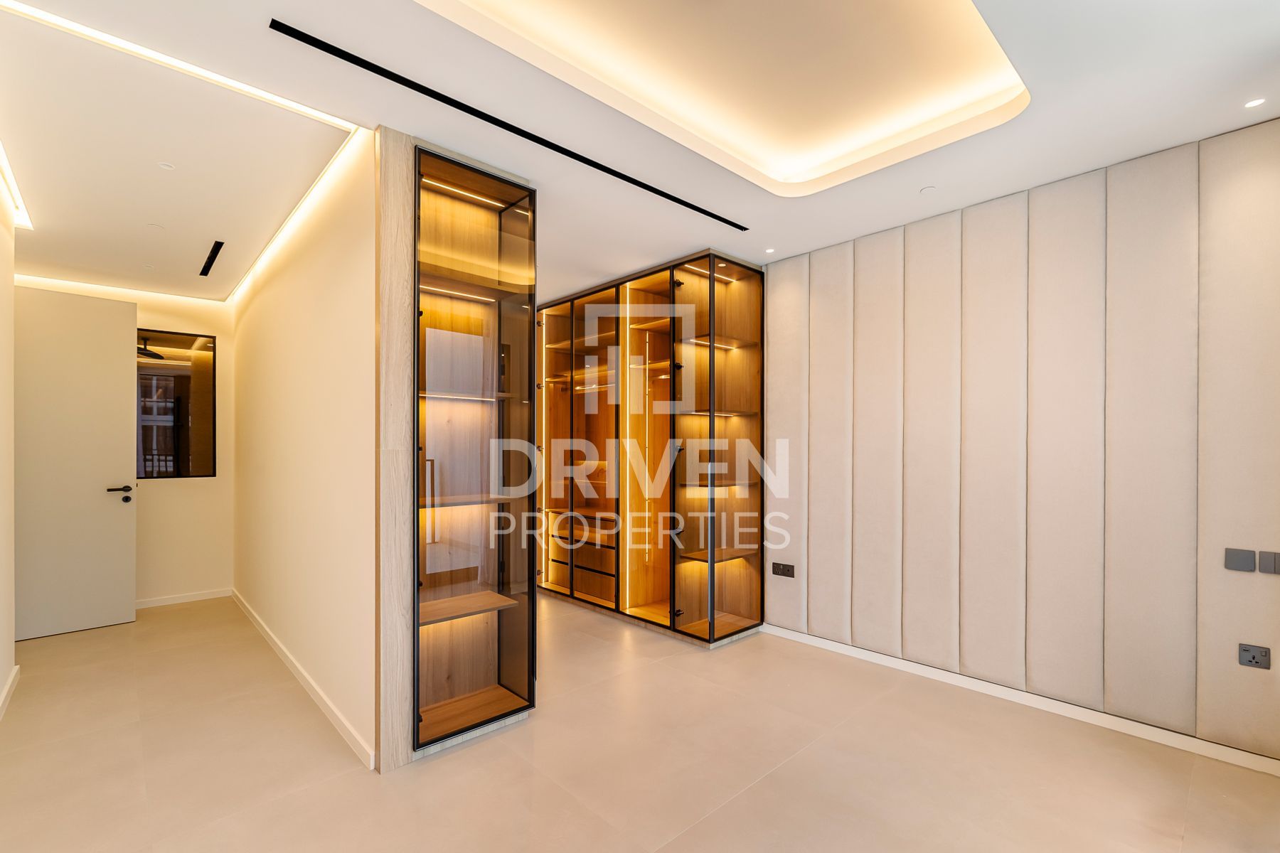 Fully Upgraded and Spacious Vacant Apartment