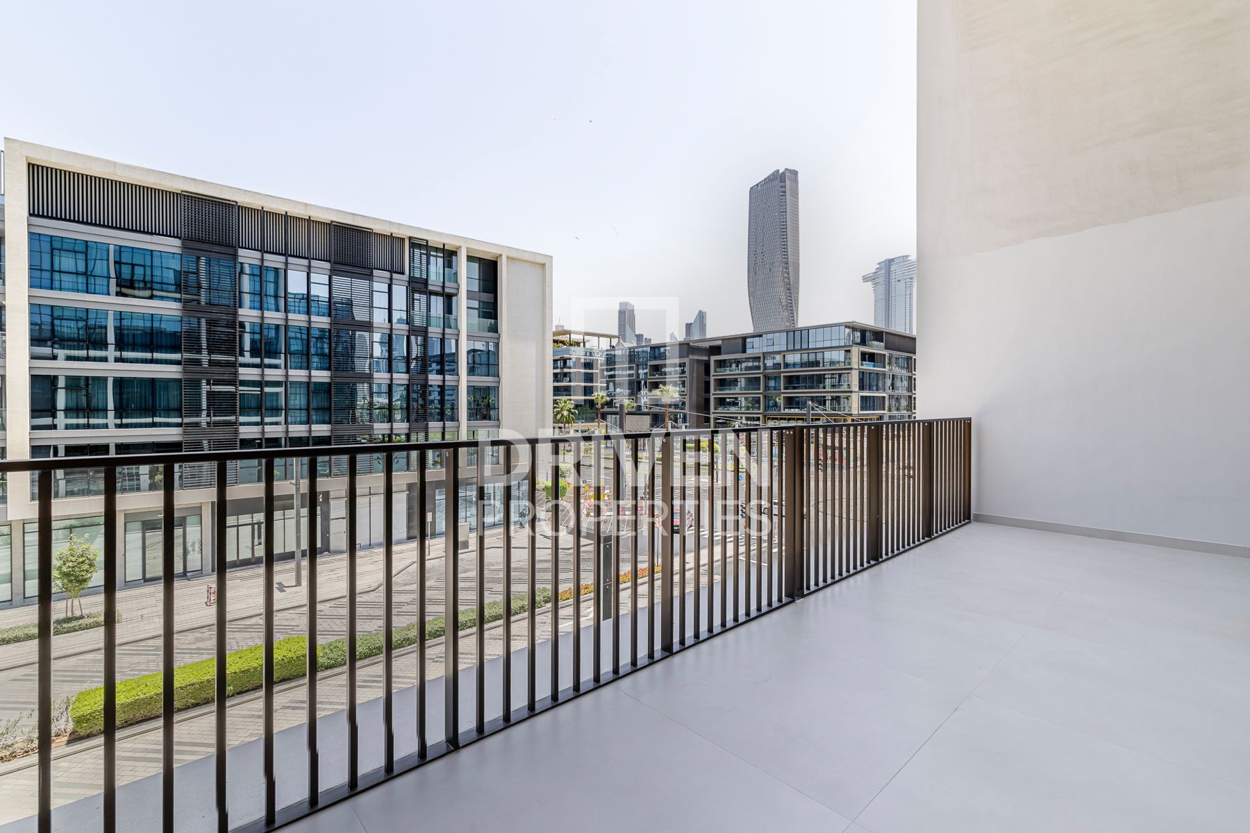 Fully Upgraded and Spacious Vacant Apartment