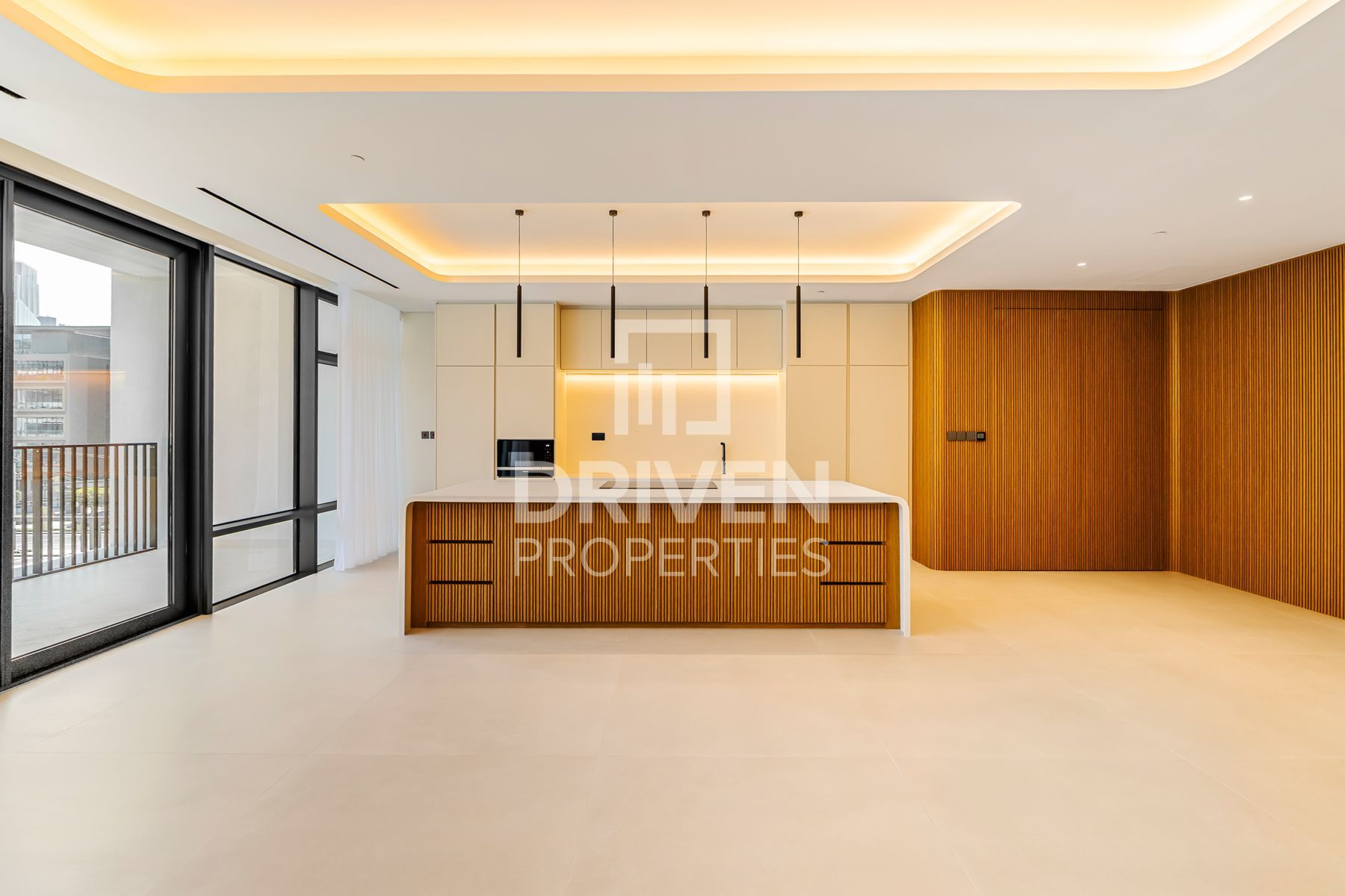 Fully Upgraded and Spacious Vacant Apartment