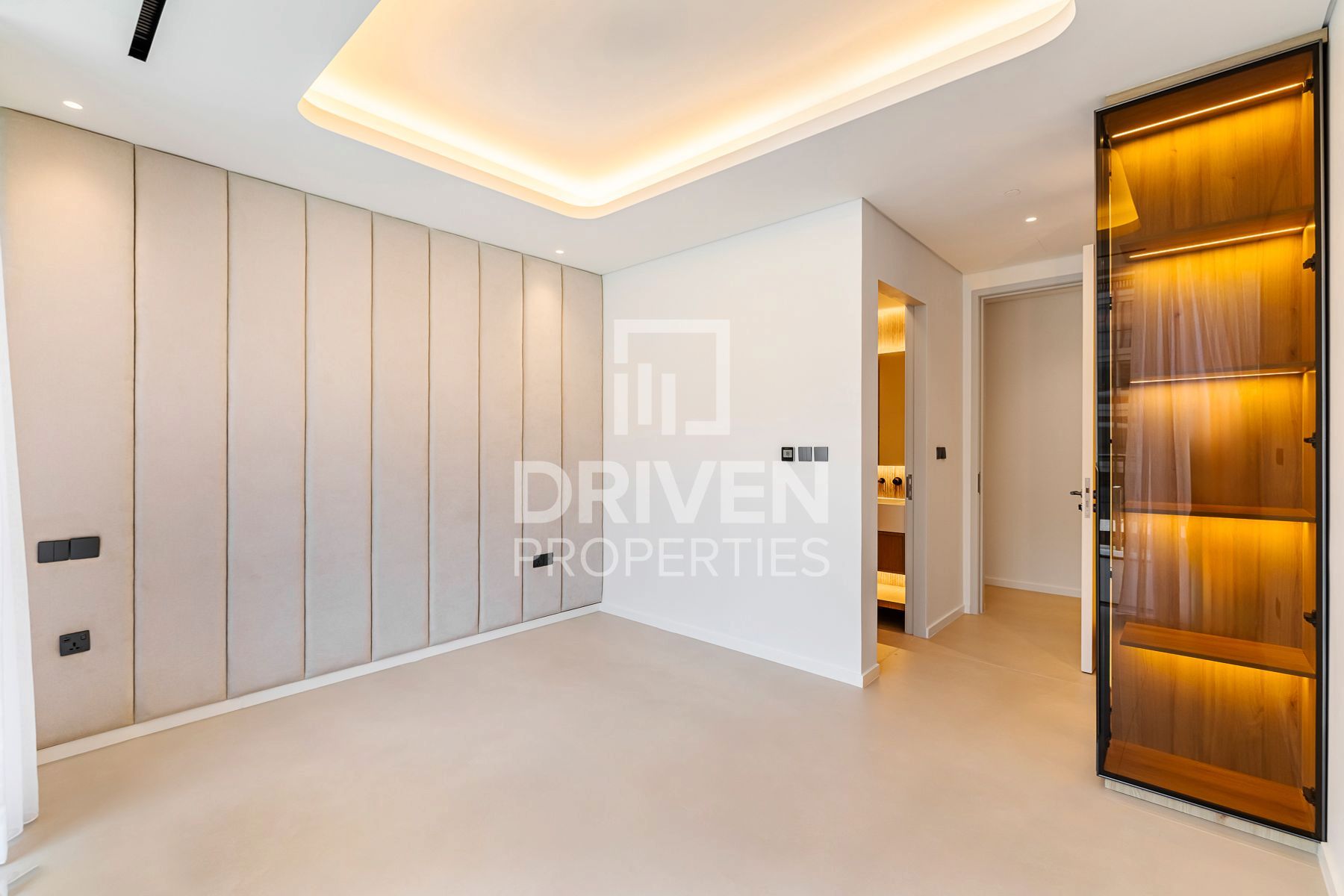 Fully Upgraded and Spacious Vacant Apartment