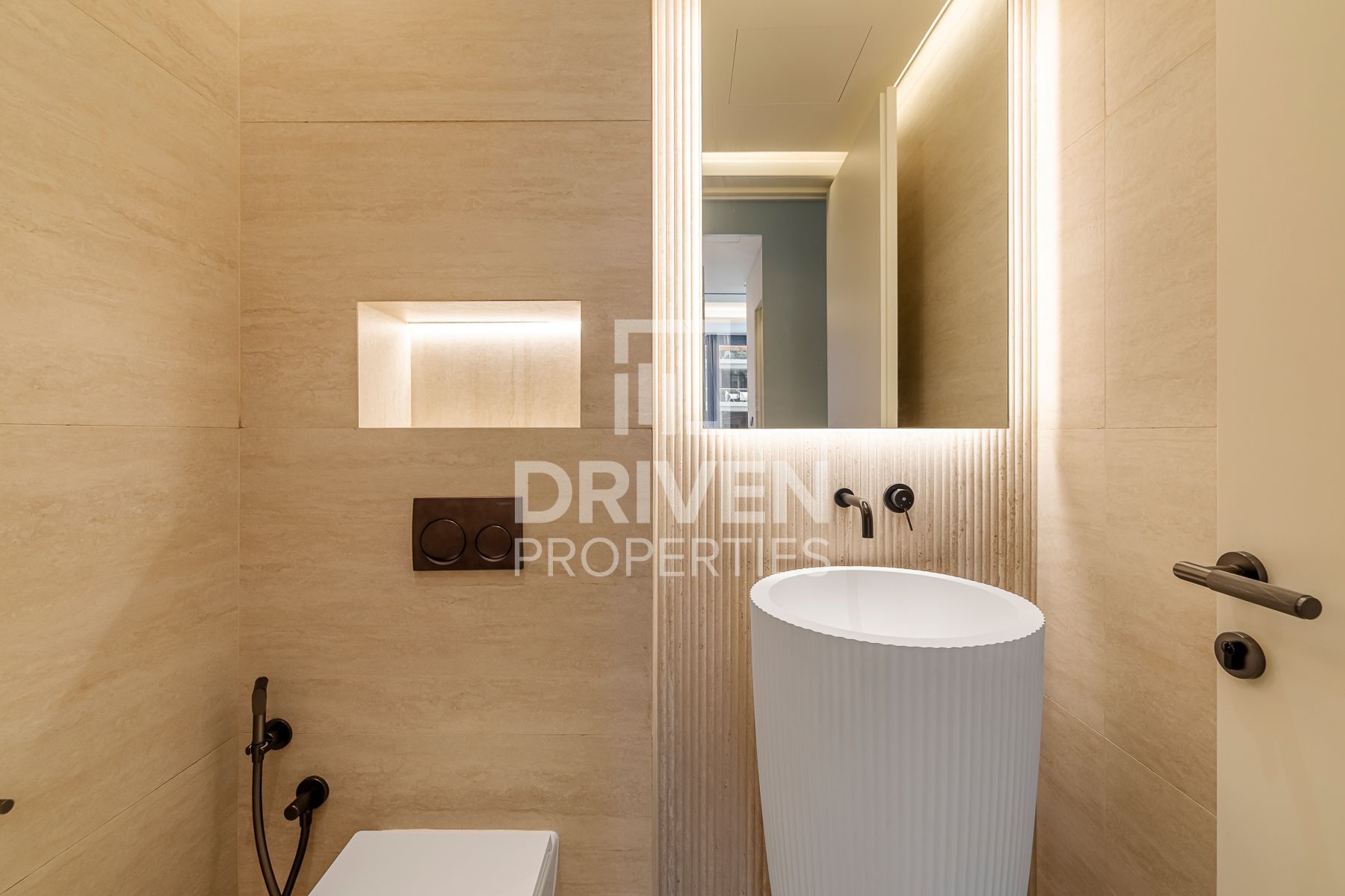 Spacious Layout Bright and Prime Location