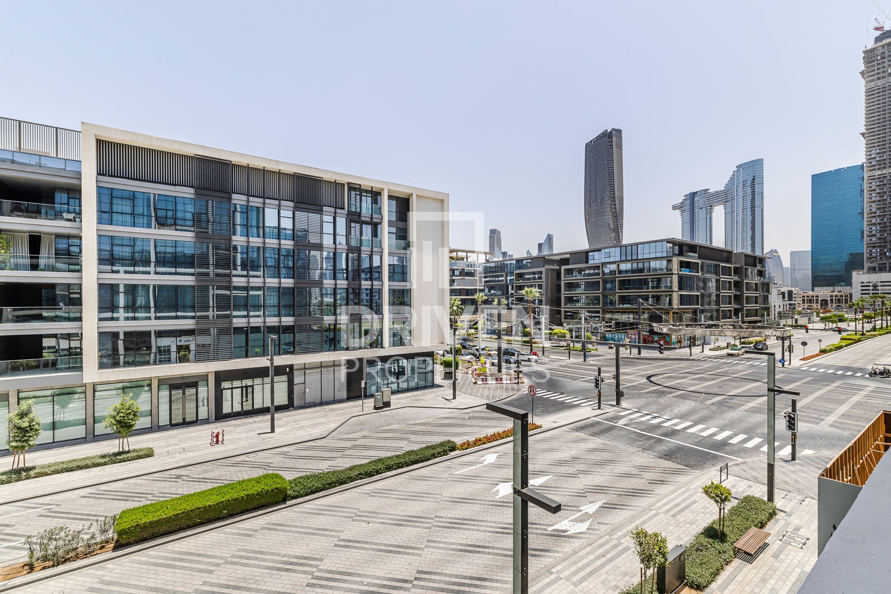 Spacious Layout Bright and Prime Location