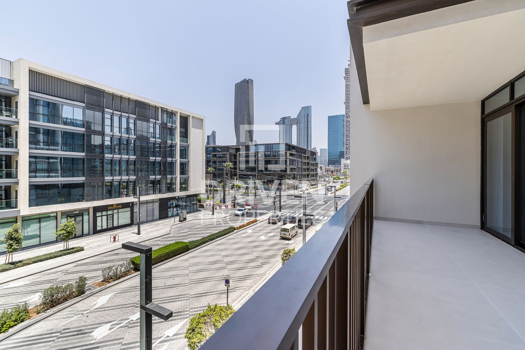 Spacious Layout Bright and Prime Location