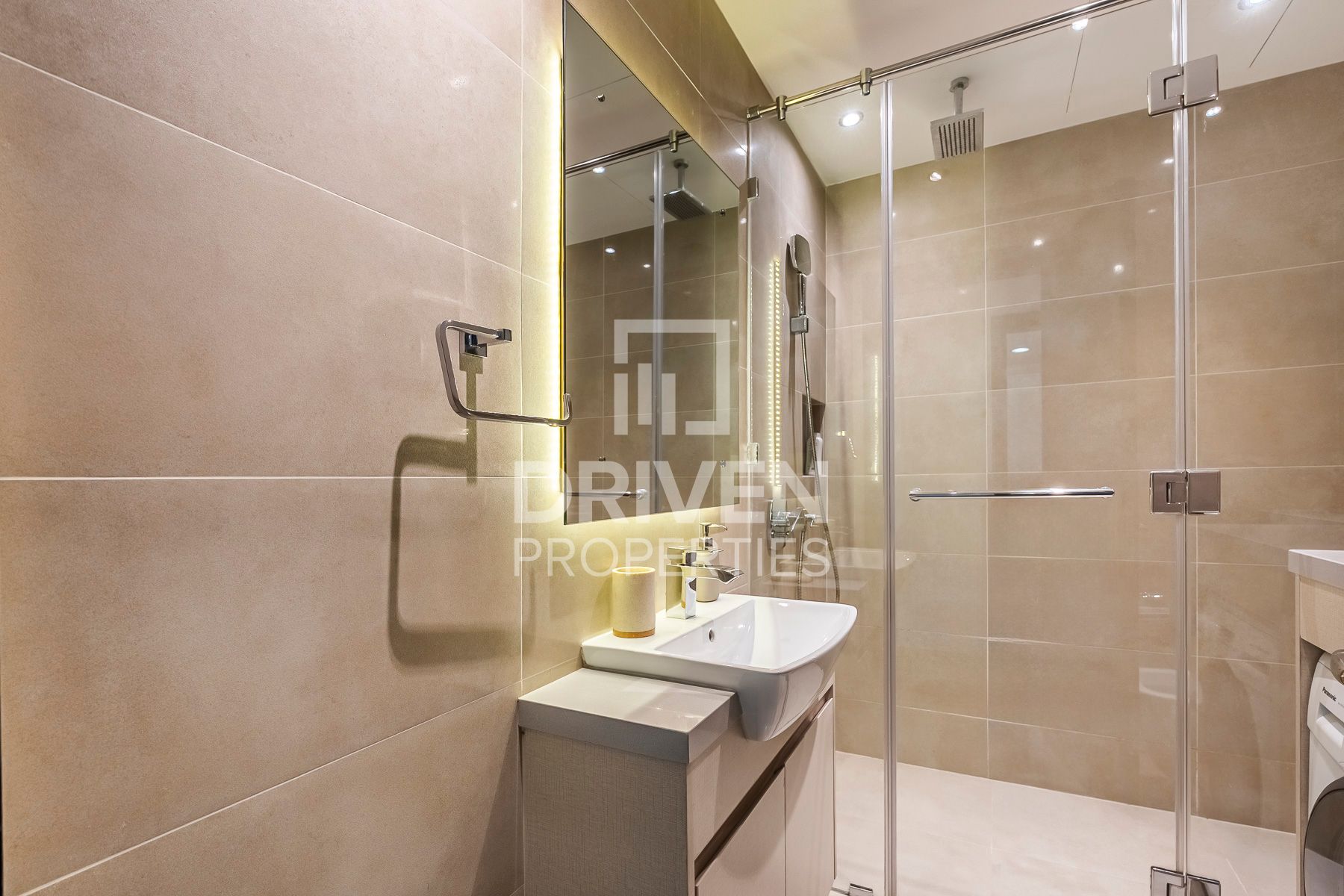 Furnished Prime Location Available 4 Cheques