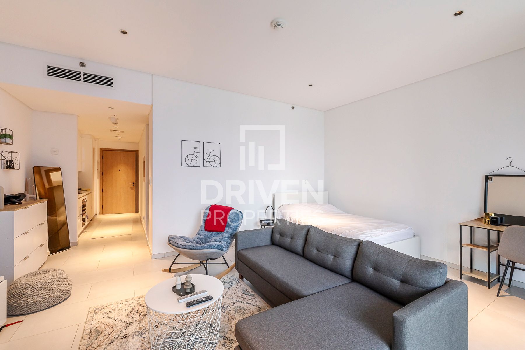 Huge Layout Studio Featuring Canal View Rented