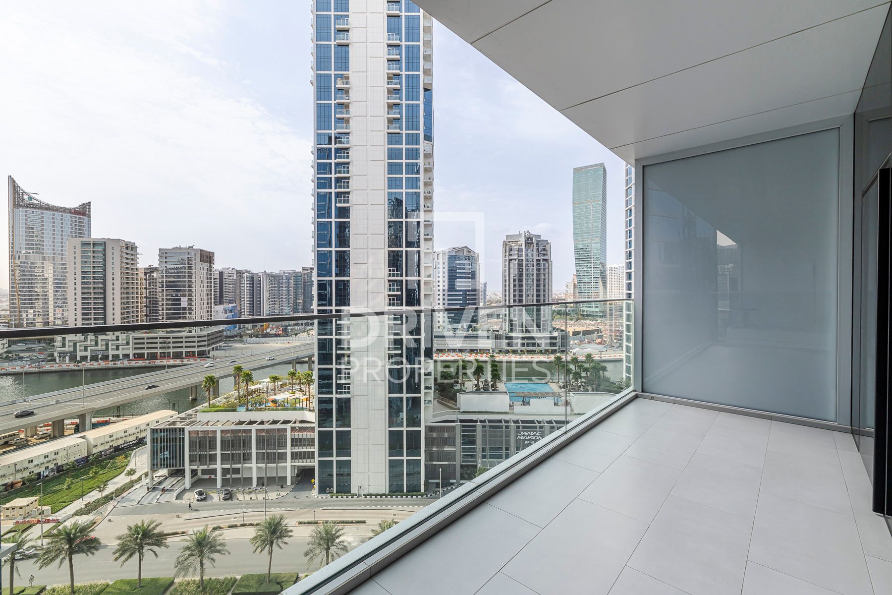 Huge Layout Studio Featuring Canal View Rented
