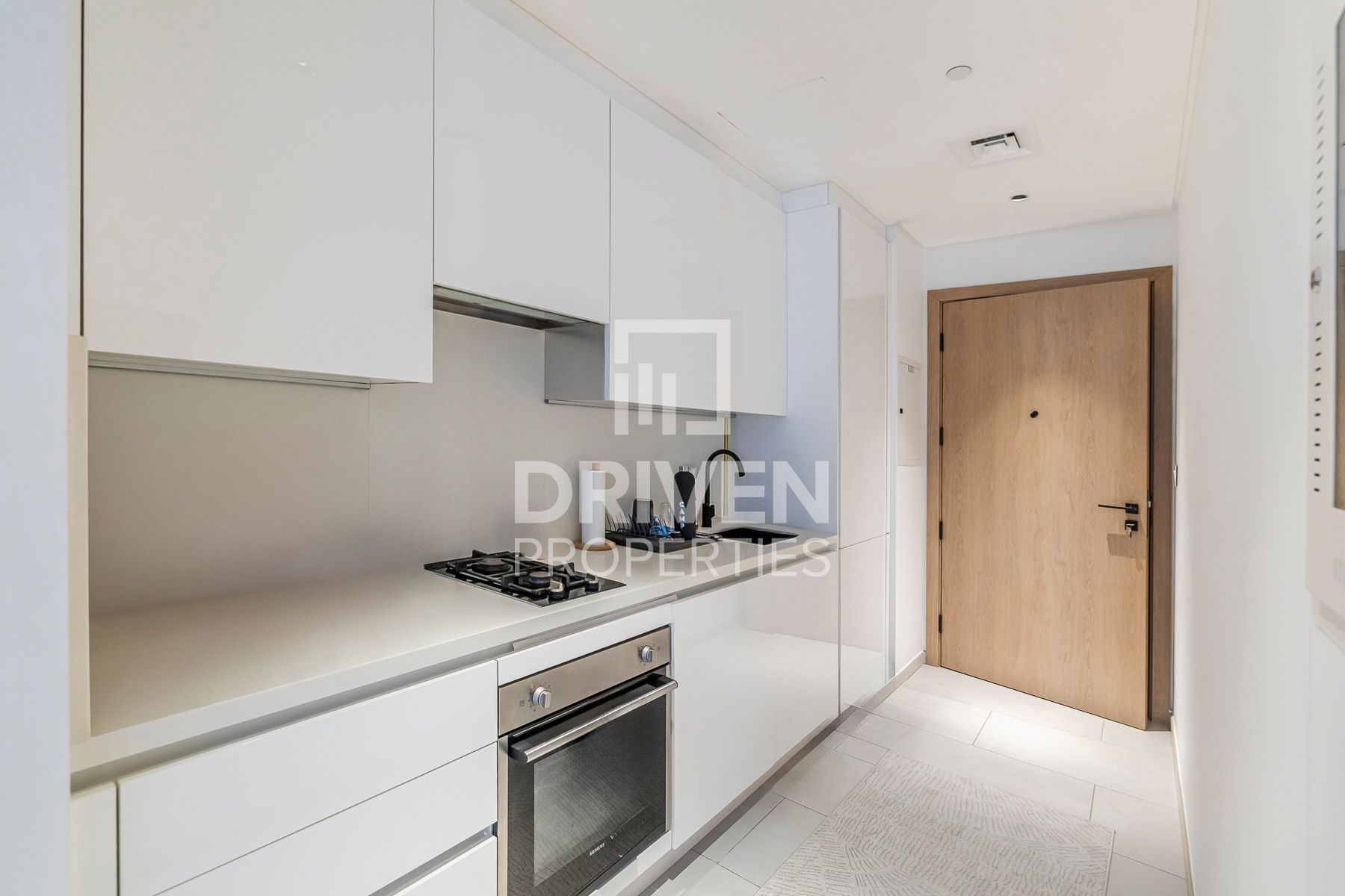 Huge Layout Studio Featuring Canal View Rented