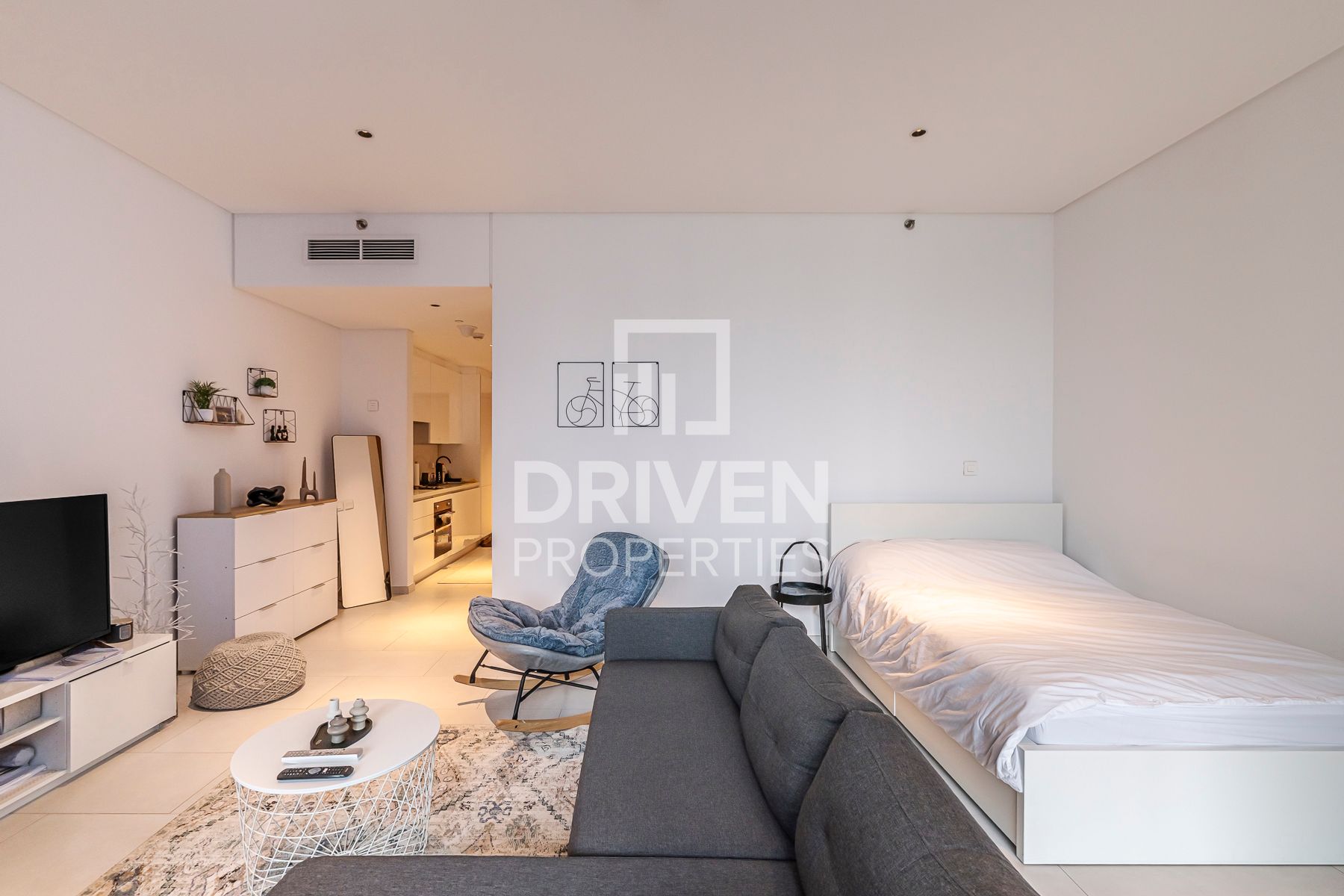 Huge Layout Studio Featuring Canal View Rented