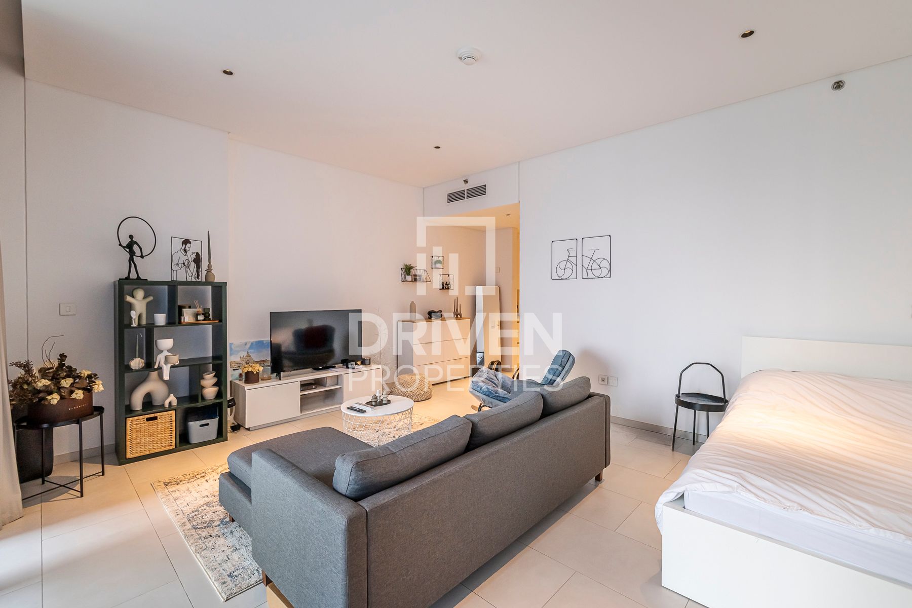 Huge Layout Studio Featuring Canal View Rented