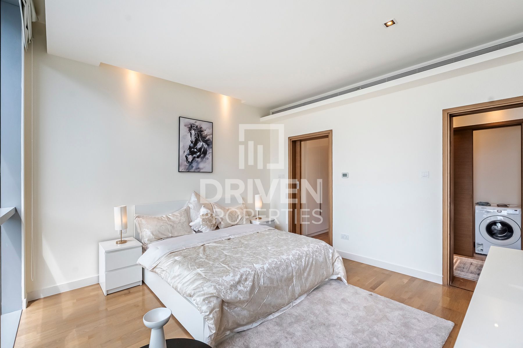 Stunning Unit with Pool View 2 Cheques Available