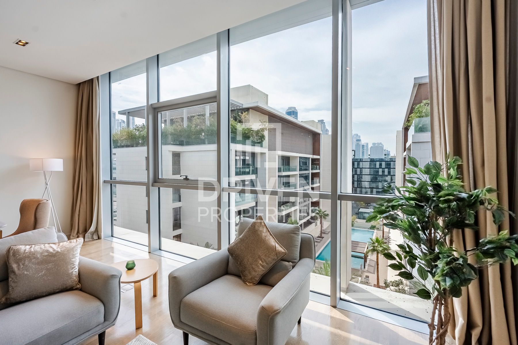 Stunning Unit with Pool View 2 Cheques Available