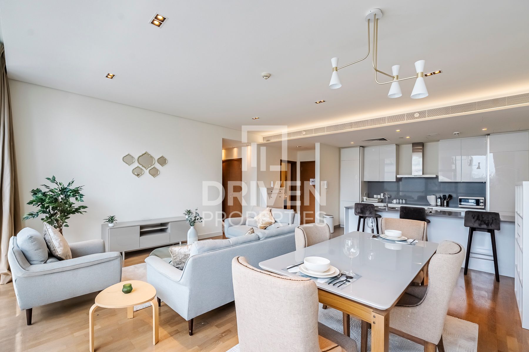 Stunning Unit with Pool View 2 Cheques Available