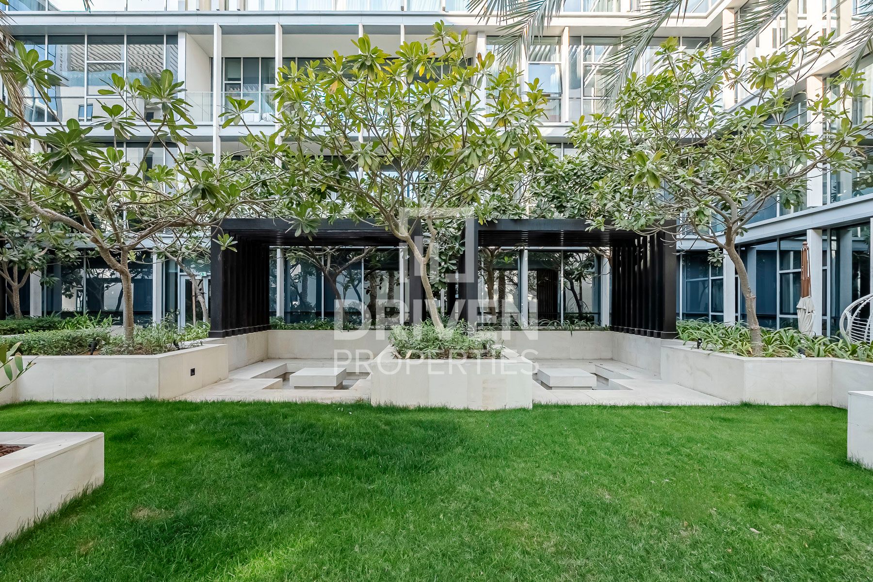Stunning Unit with Pool View 2 Cheques Available