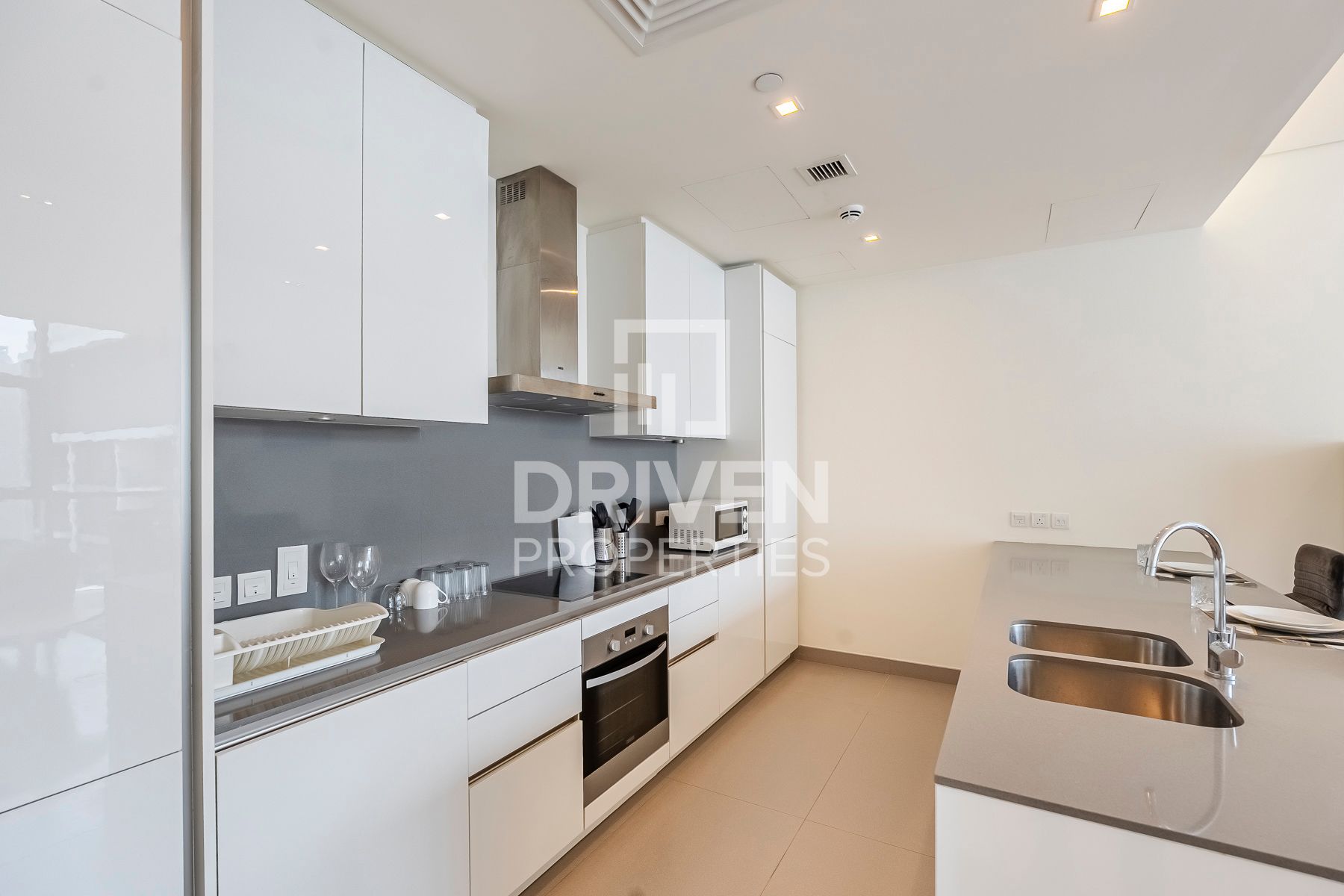 Stunning Unit with Pool View 2 Cheques Available
