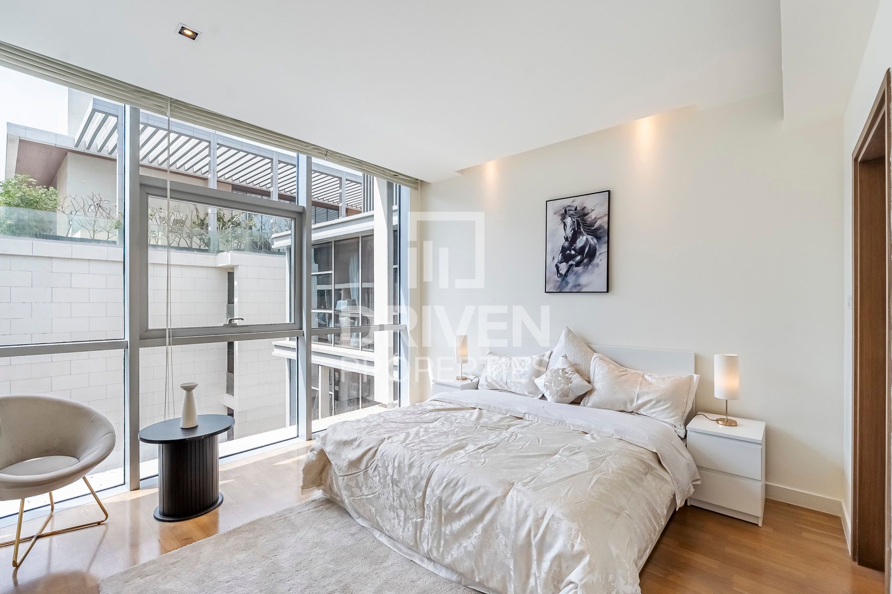 Stunning Unit with Pool View 2 Cheques Available