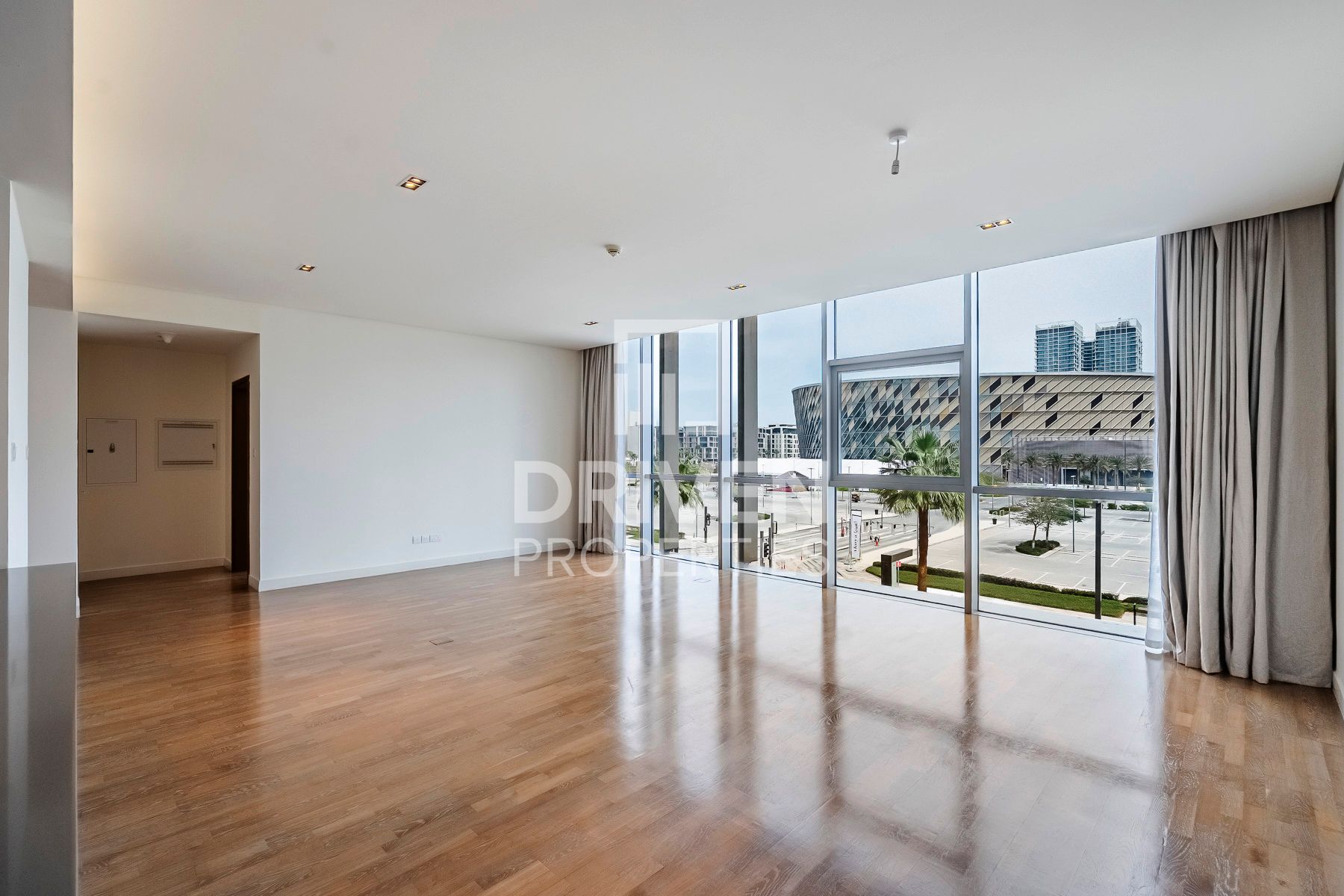 Stunning Unit with Burj Khalifa View 2 Cheques