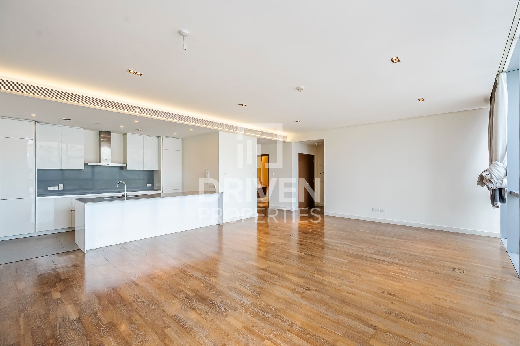 Stunning Unit with Burj Khalifa View 2 Cheques