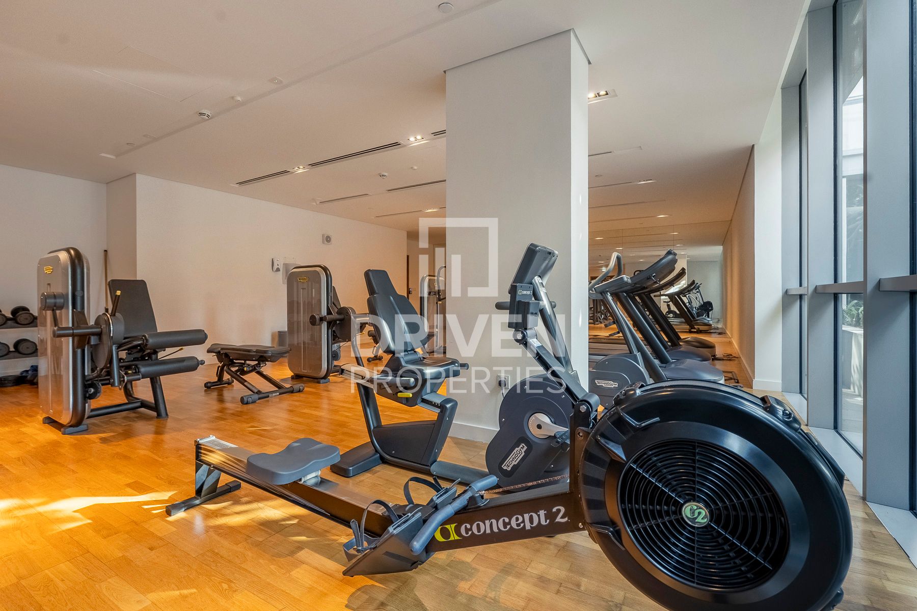 Stunning Unit with Burj Khalifa View 2 Cheques