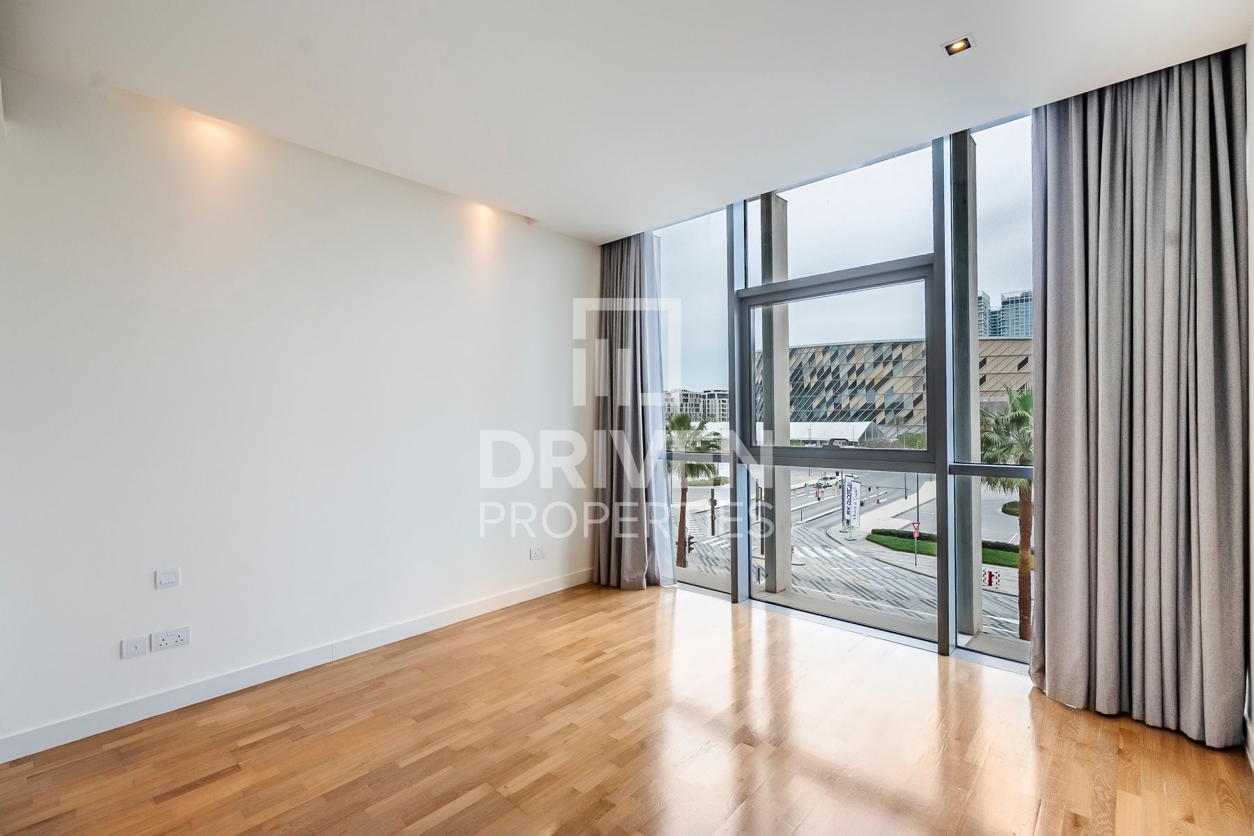 Stunning Unit with Burj Khalifa View 2 Cheques