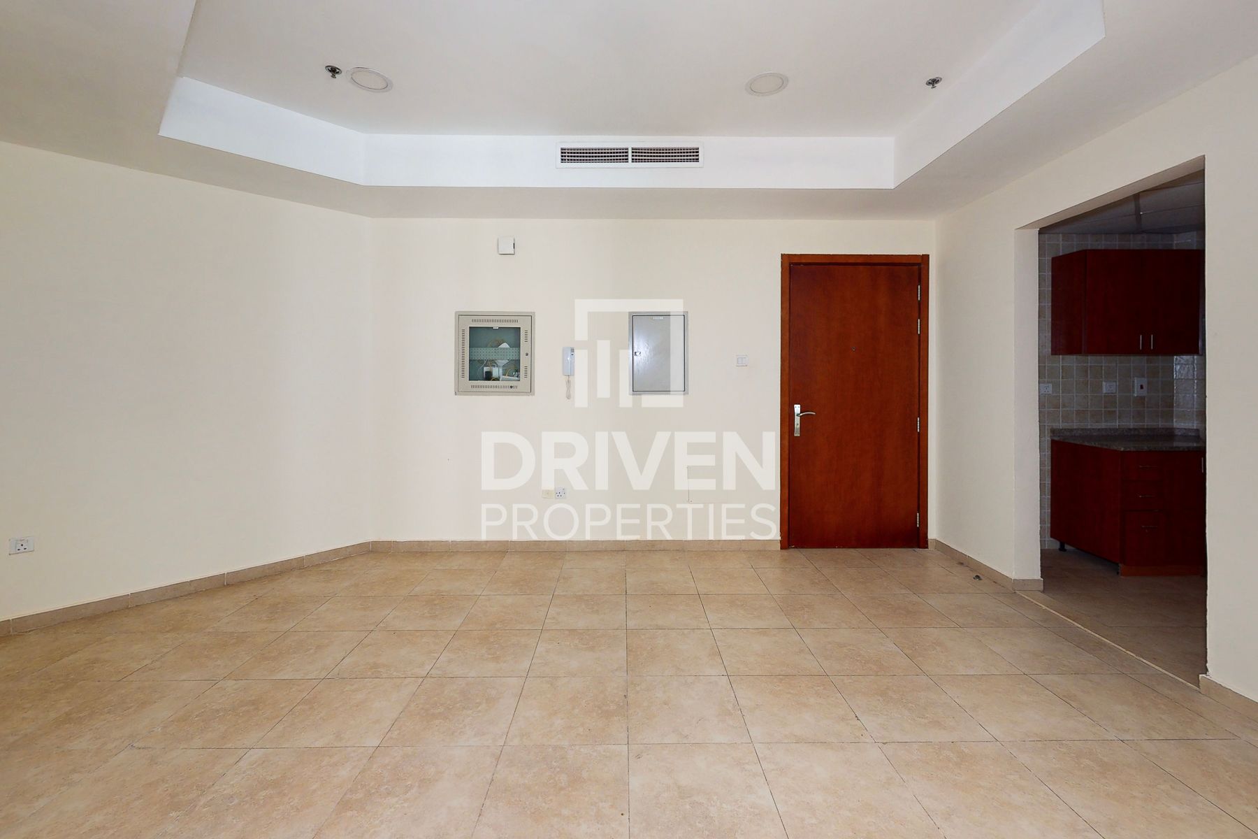 High Floor Well Maintained Prime Location